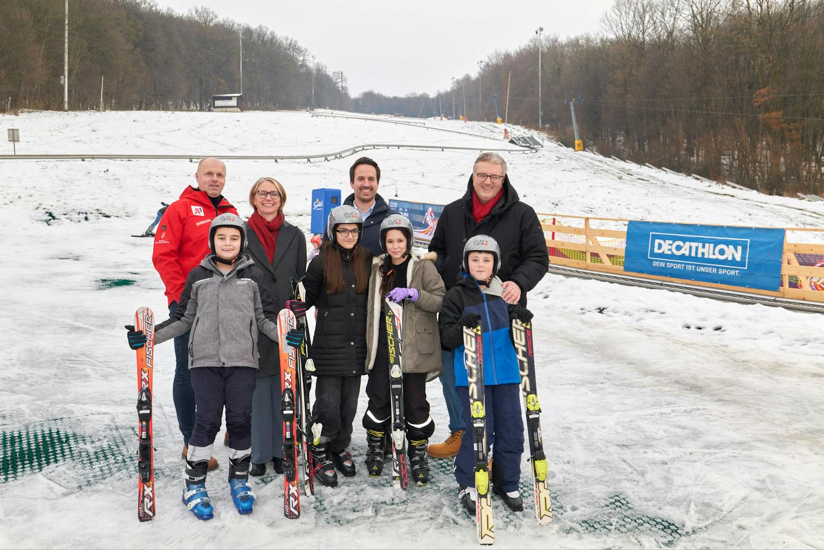 Am Montag besuchten Wiens Sport- und Gesundheitsstadtrat Peter Hacker (SPÖ) sowie Vizebürgermeister und Bildungsstadtrat Christoph Wiederkehr (NEOS) das gemeinsame Projekt von Stadt Wien und Wiener Skiverband (WSV) in Penzing