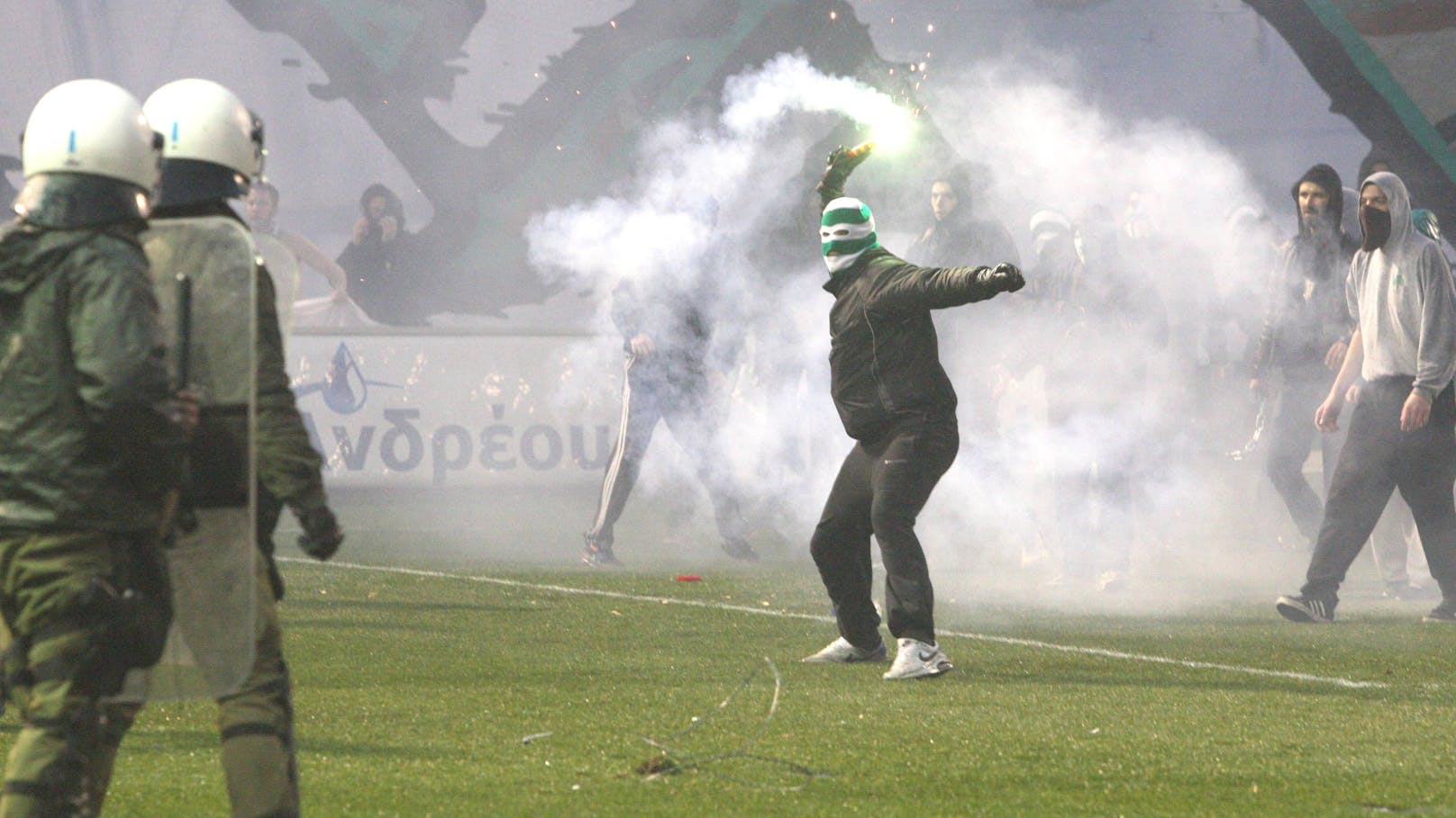 Griechenland verbannt Fans nach Todesfällen aus Stadion