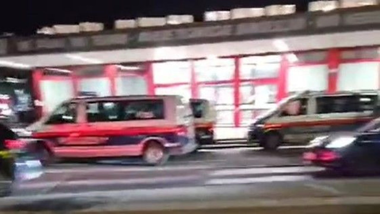 Heute.at - Amoklauf! Schüler-Chat löst Großeinsatz in Schule aus