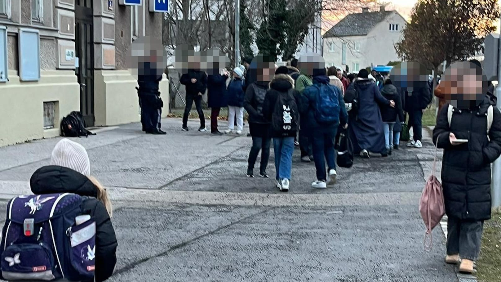 Einbruch in Wiener Schule! Polizei im Einsatz