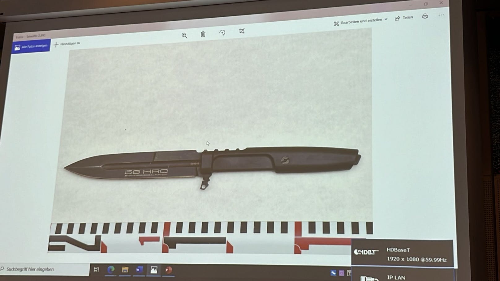 Die Tatwaffe, ein Stiletto-Messer, wurde von der Polizei sichergestellt.