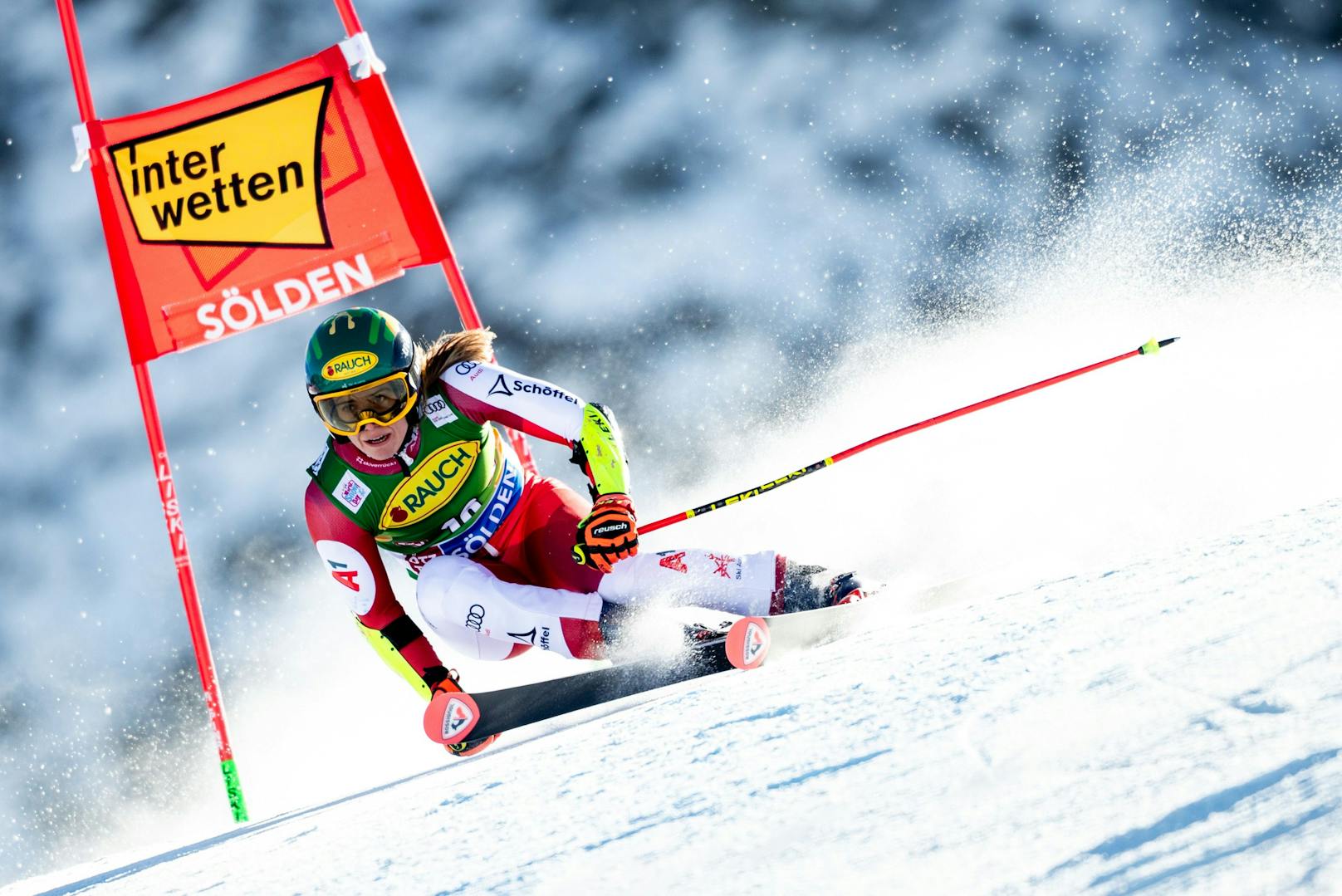 Die Damen konnten in Sölden, anders als die Herren, in die Saison starten. Die ÖSV-Stars überzeugten im ersten Rennen des Winters nicht, Franziska Gritsch fuhr auf den zehnten Platz. Den Sieg sicherte sich die Schweizerin Lara Gut-Behrami.