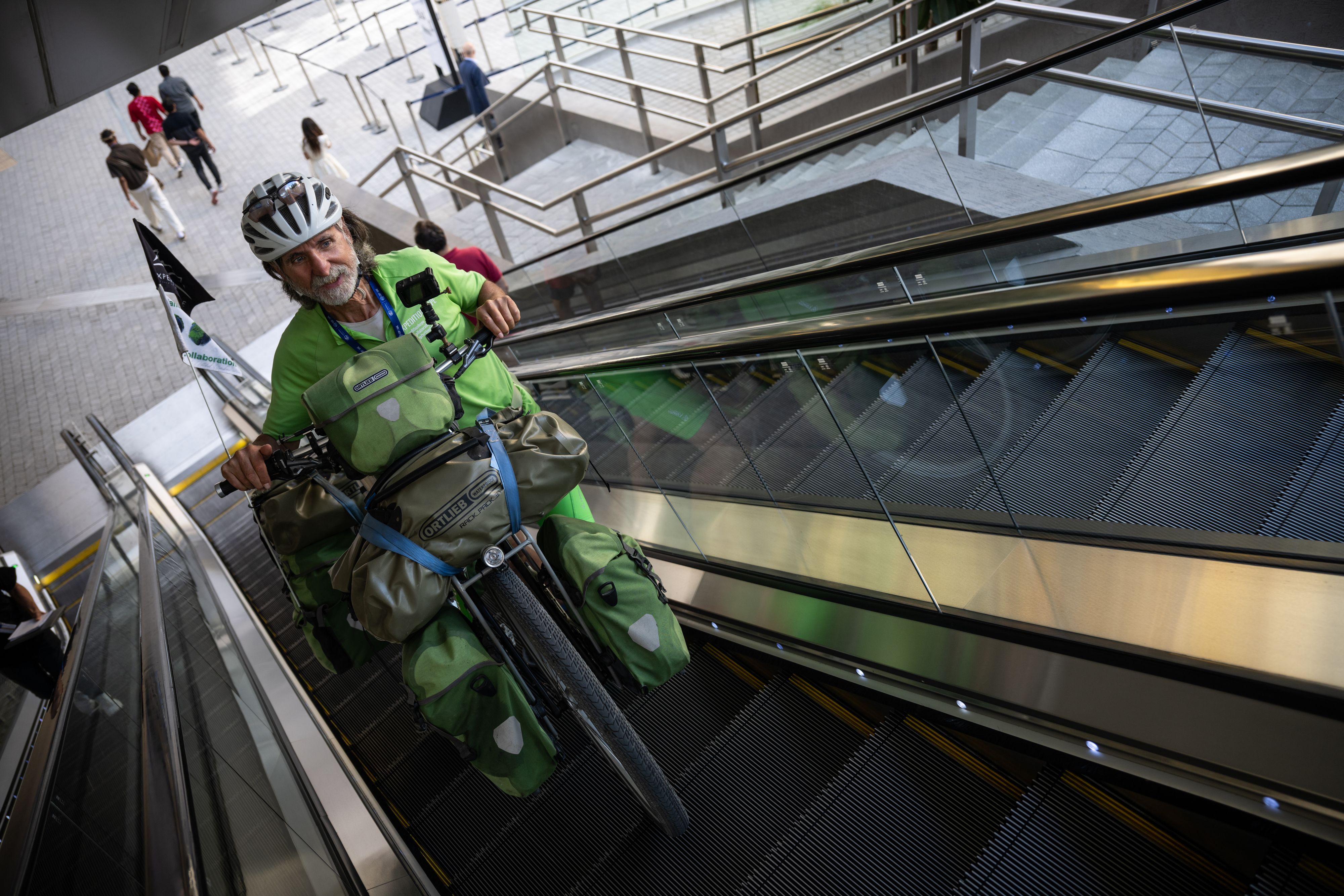Michael Evertz ist der vielleicht klimafreundlichste Teilnehmer der Klimakonferenz in Dubai. Er kam mit dem Fahrrad.