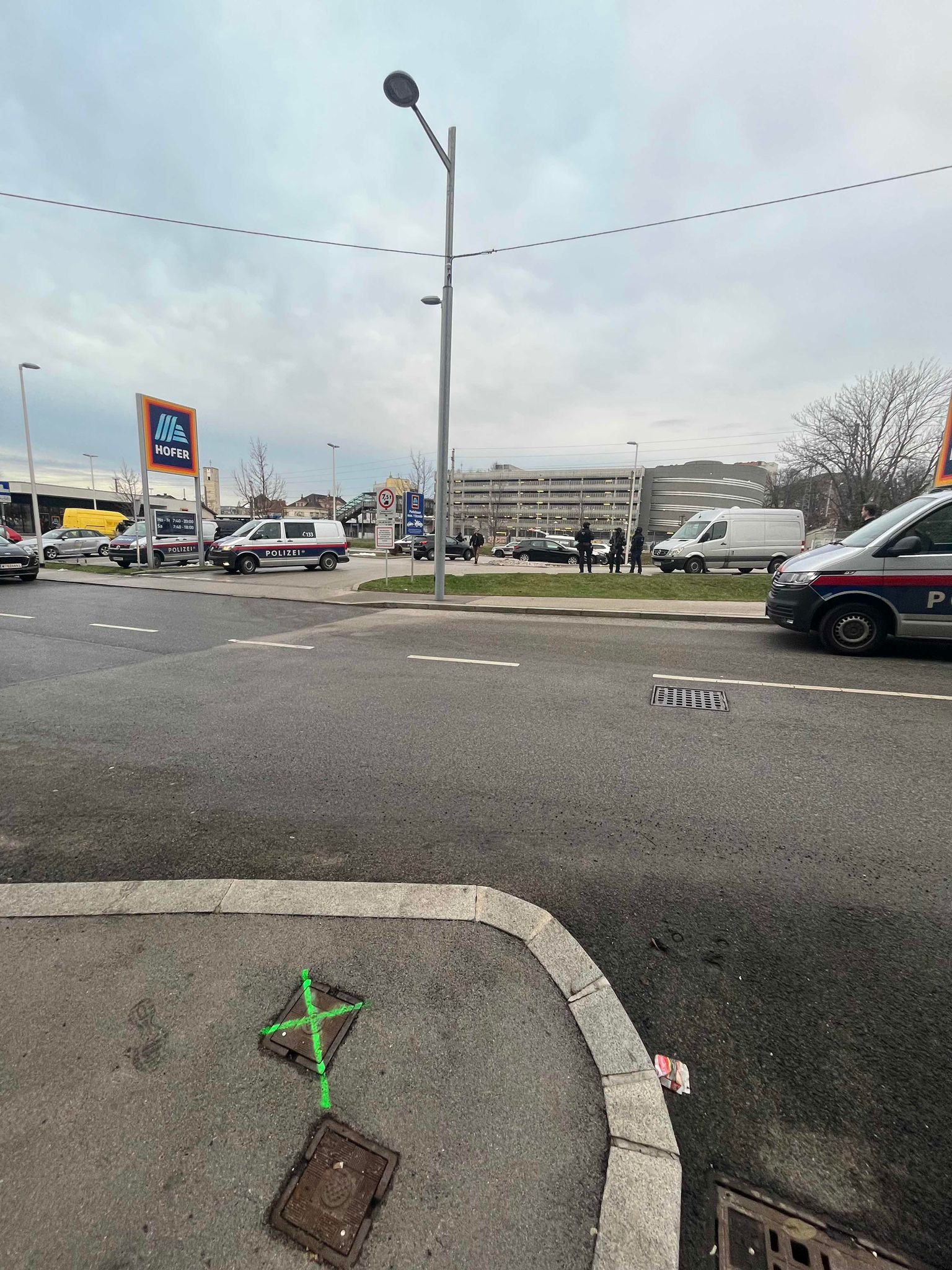 Großeinsatz beim Bahnhof Liesing