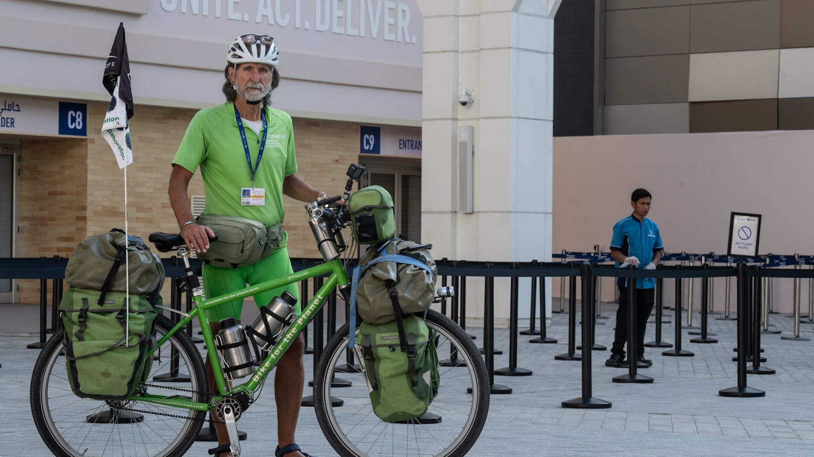 Nach der Weltklimakonferenz COP 28 in Dubai geht es für Michael Evertz noch weiter. Mit dem Rad will er bis Südafrika fahren.