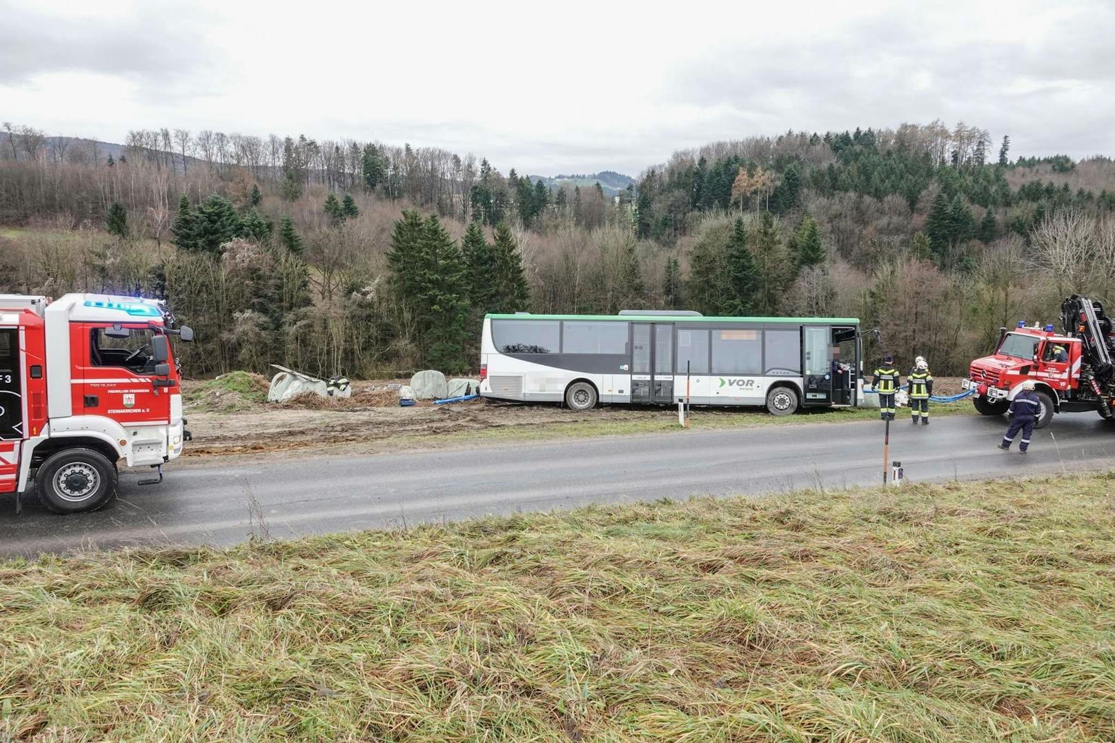 Der Busfahrer konnten den Bus nicht mehr auf die Straße bringen.