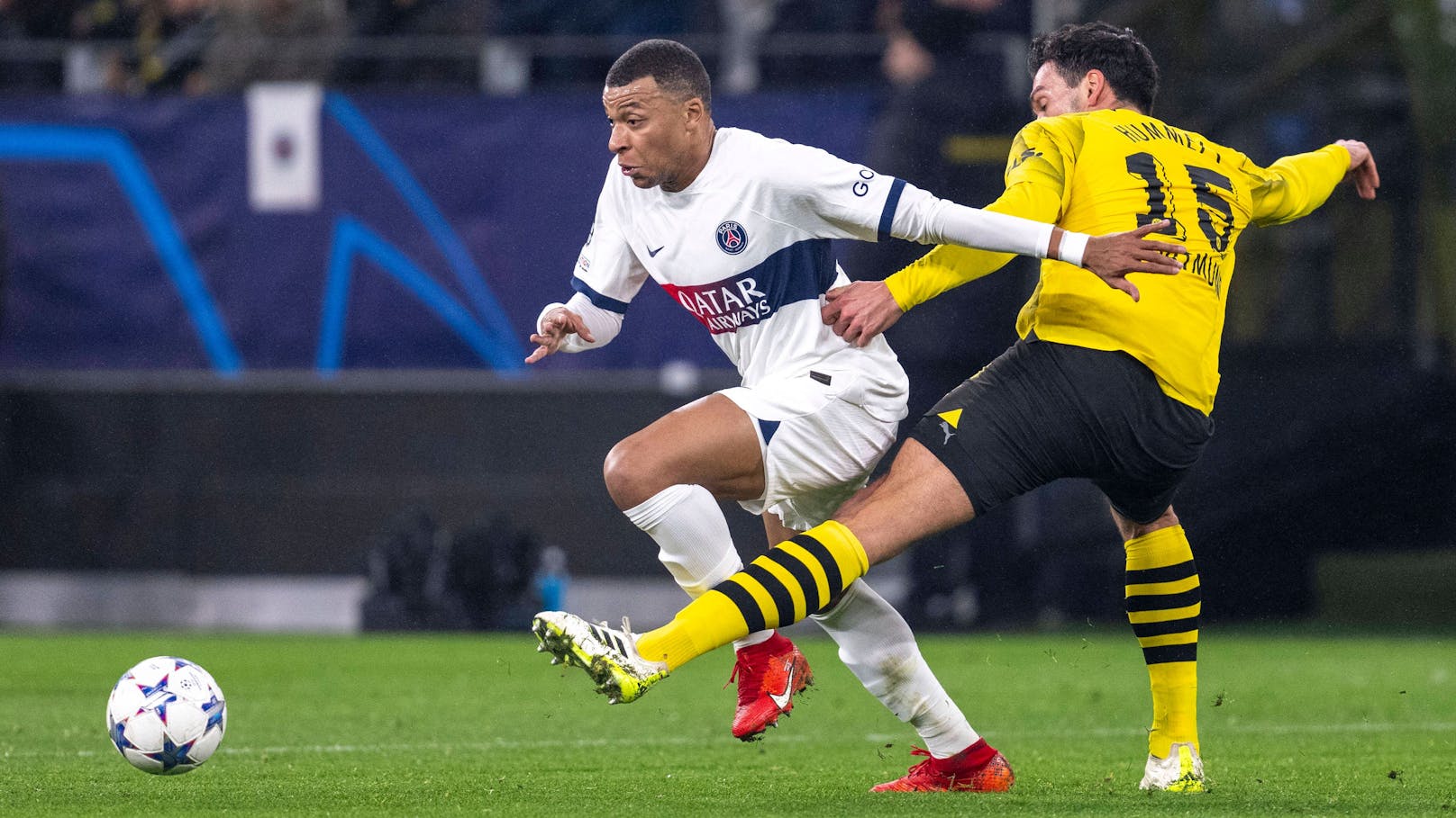Paris zittert sich mit 1:1 gegen Dortmund weiter