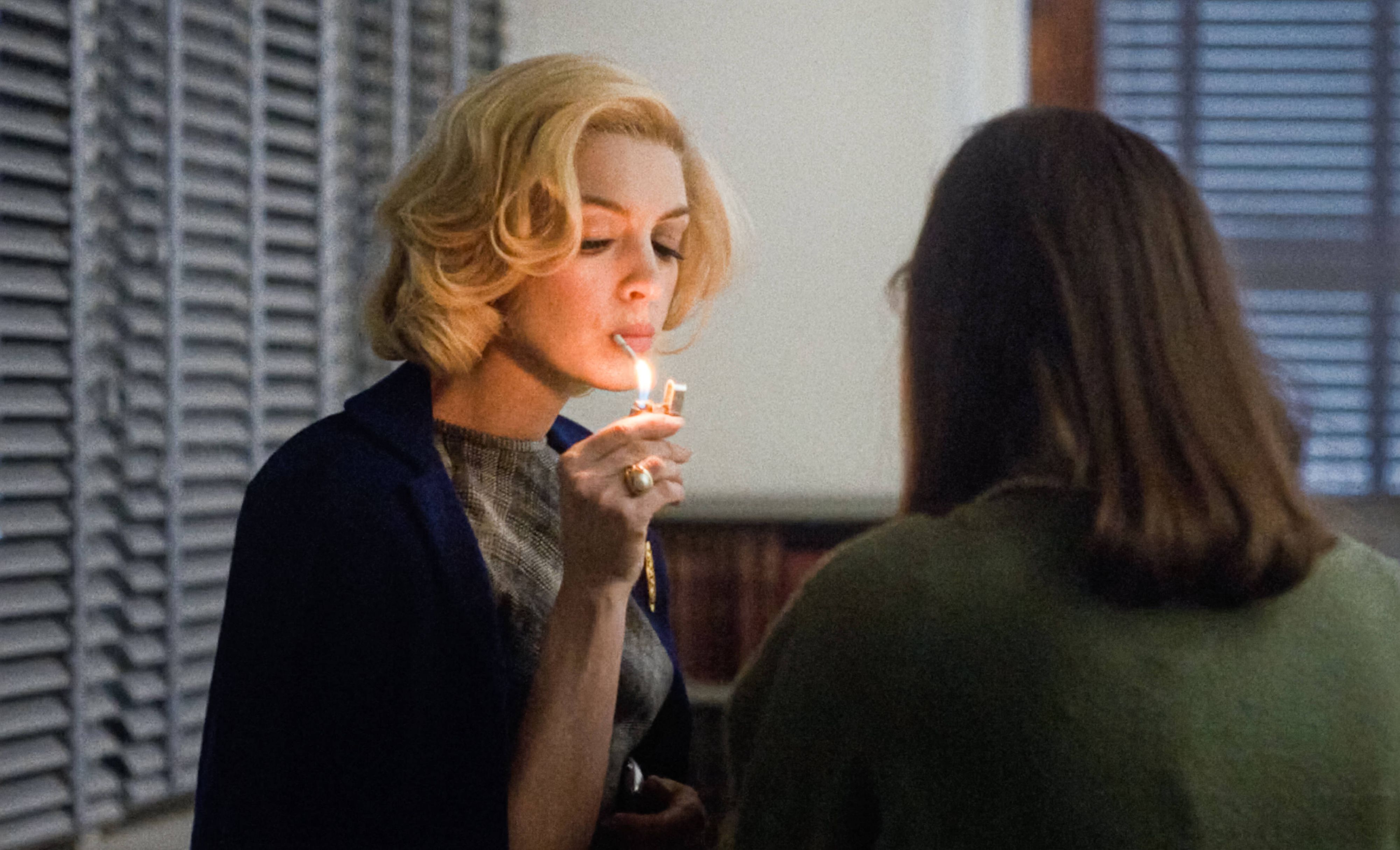 Anne Hathaway ist mit ihrer Rolle als Gefängnispsychologin Rebecca in 