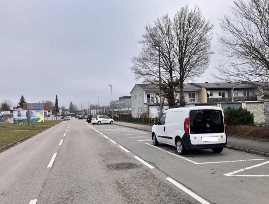 Das mobile Radar in Ried wurde für den Dezember an einen neuen Standort gebracht. In Traun blitzt seit Oktober ein ähnliches Gerät.