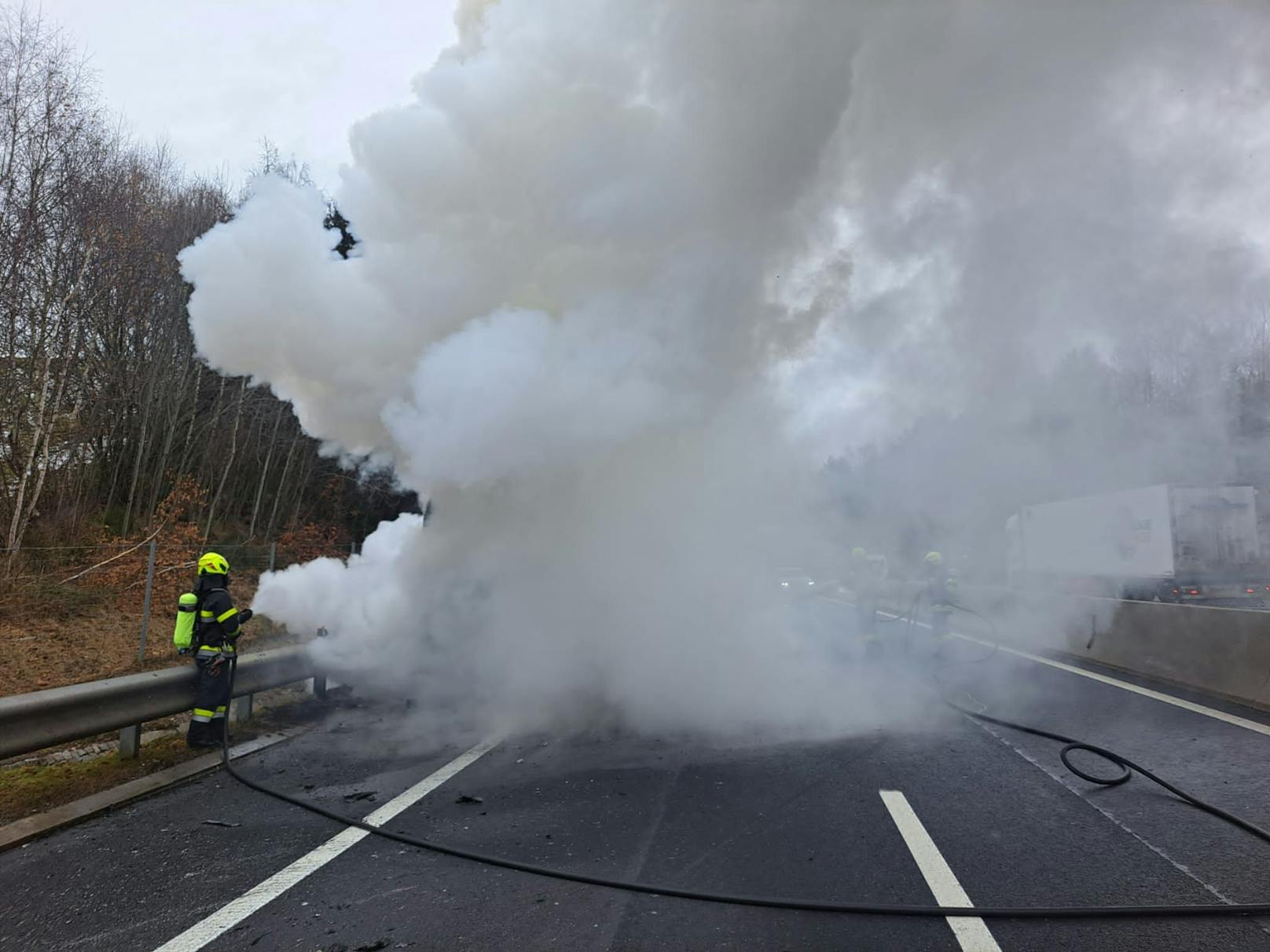 Eintreffende Feuerwehrkräfte konnten den Brand löschen. 