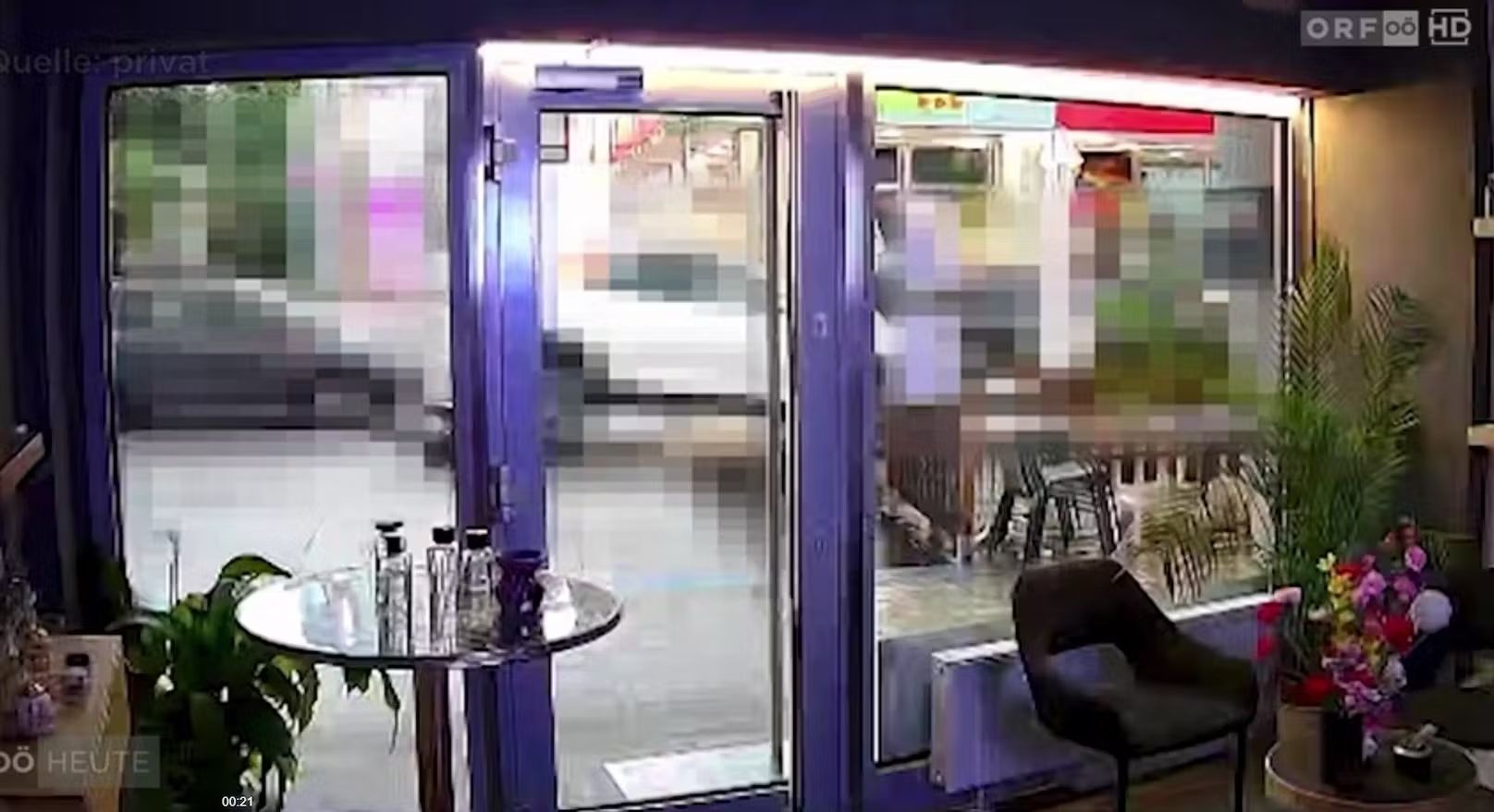 Nicht bezahlt und Wirtin überfahren: Der Vorwurf lastet schwer. Überwachungskameras hielten die Wahnsinnstat in Linz fest.