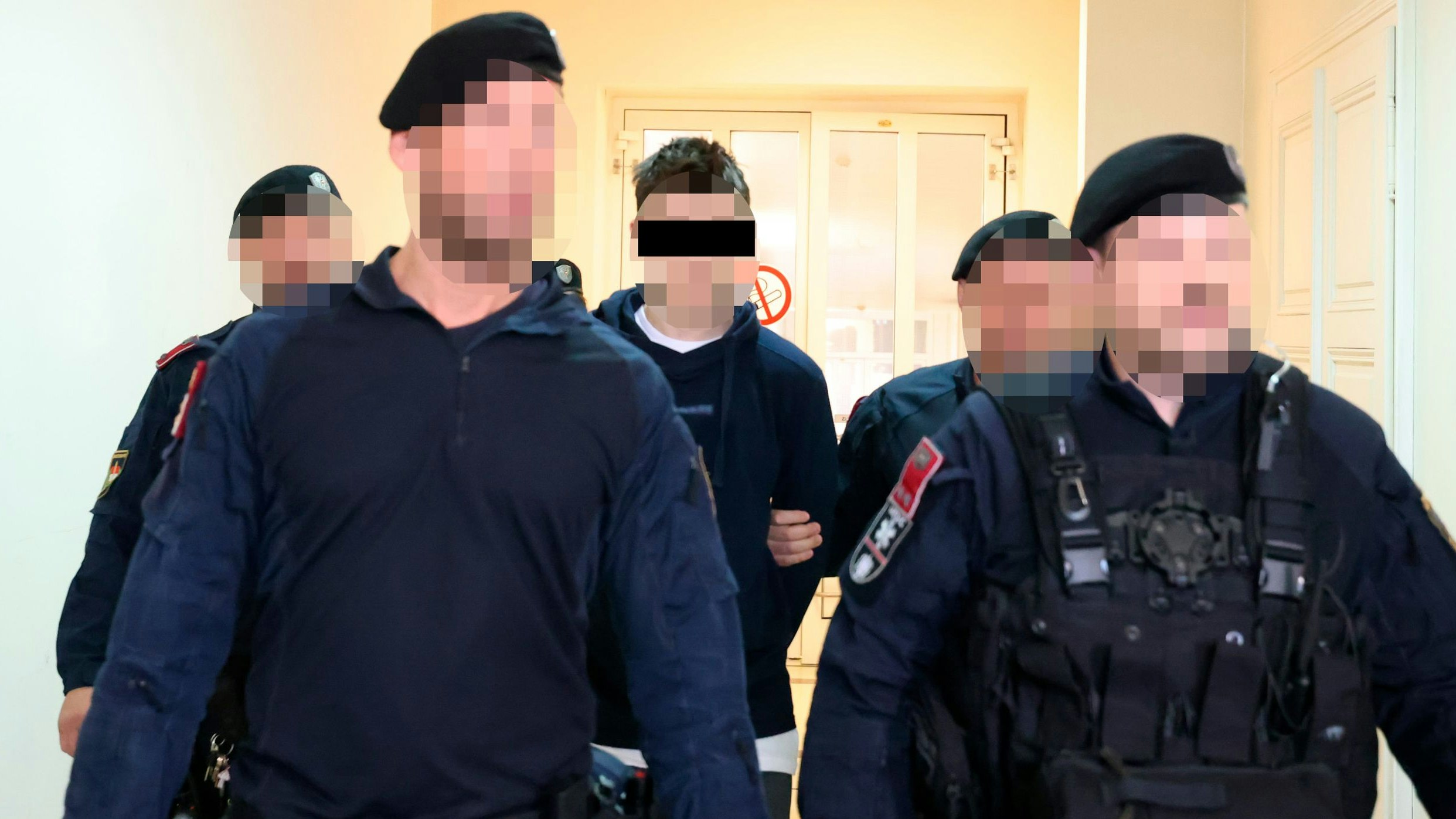 Heute.at - Obdachlosen-Mörder (19) verprügelt Stückel-Killer