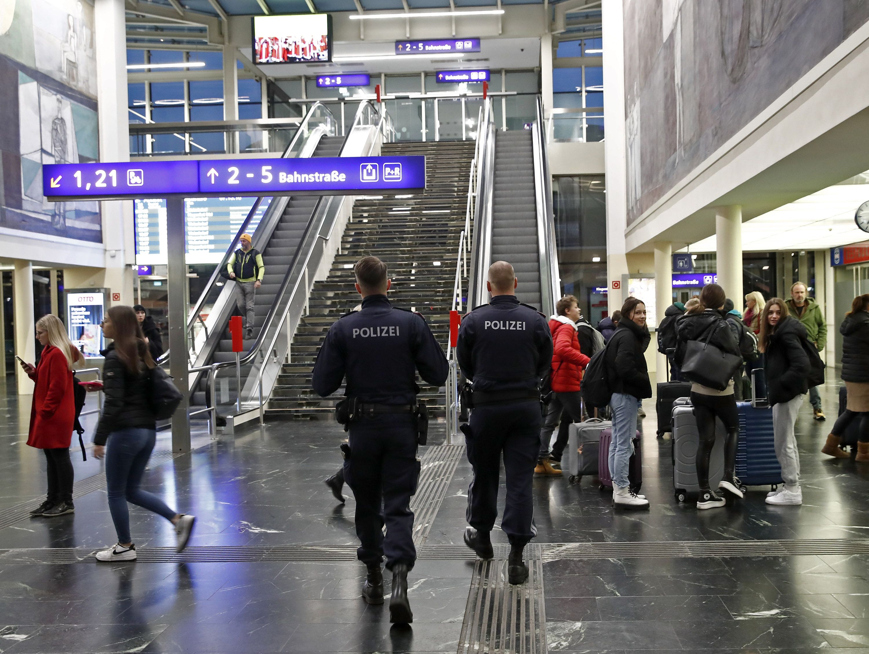 Polizeieinsatz am Klagenfurter Hauptbahnhof. Archivbild. 