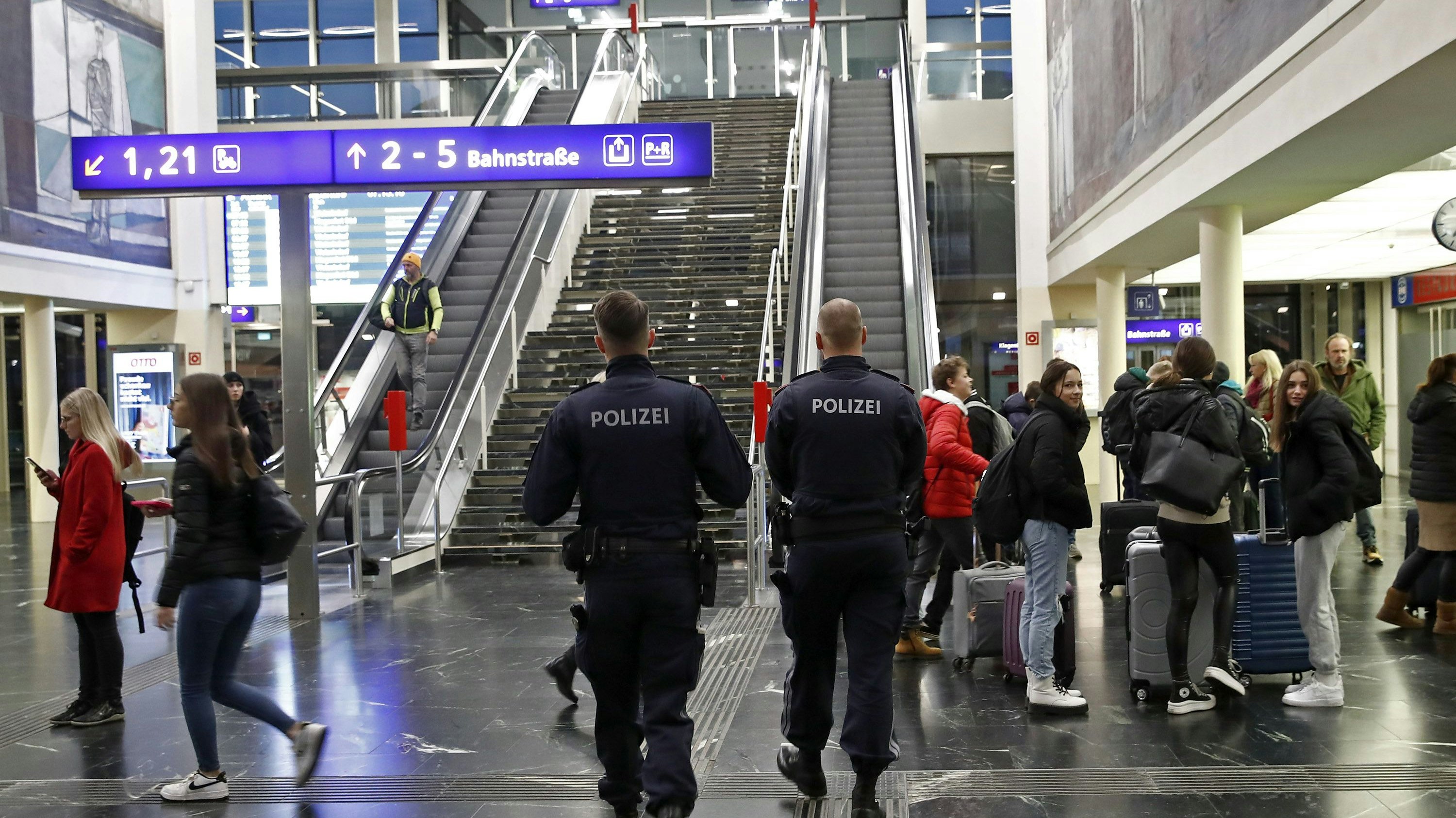 Polizeieinsatz am Klagenfurter Hauptbahnhof. Archivbild. 