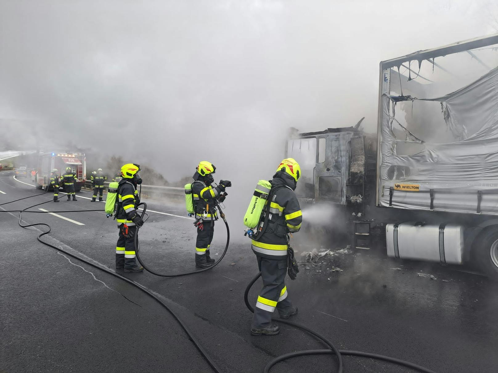 Eintreffende Feuerwehrkräfte konnten den Brand löschen. 