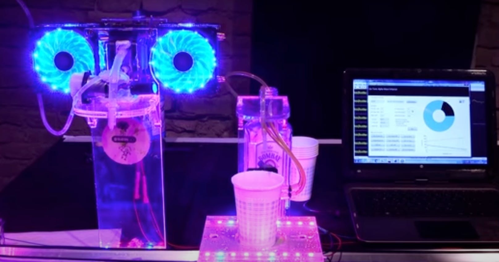 Hier schenkt die KI ein: Roboter mixen in Wien Cocktail