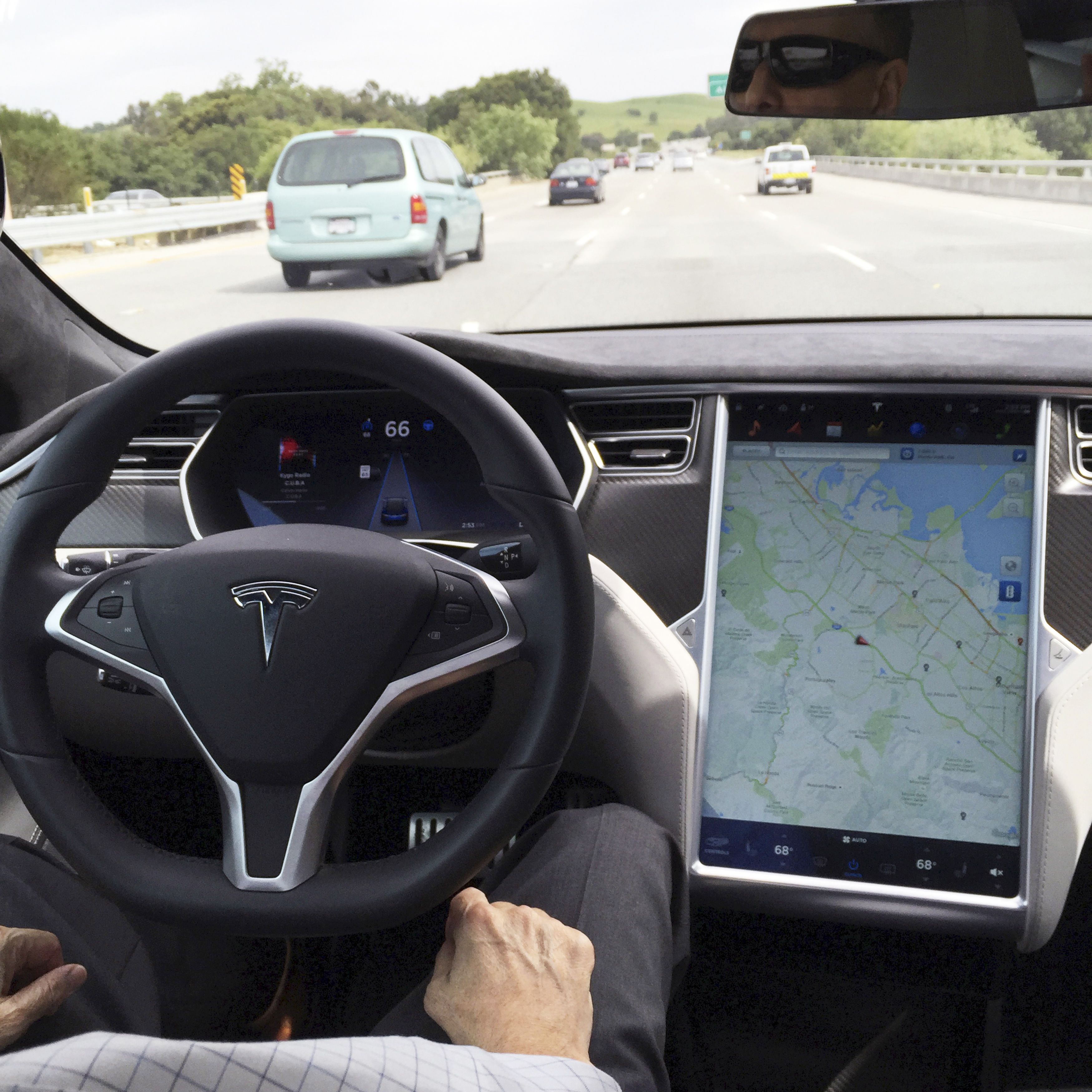 Tesla muss bei rund zwei Millionen Autos in den USA die Autopilot-Software neu aufspielen.