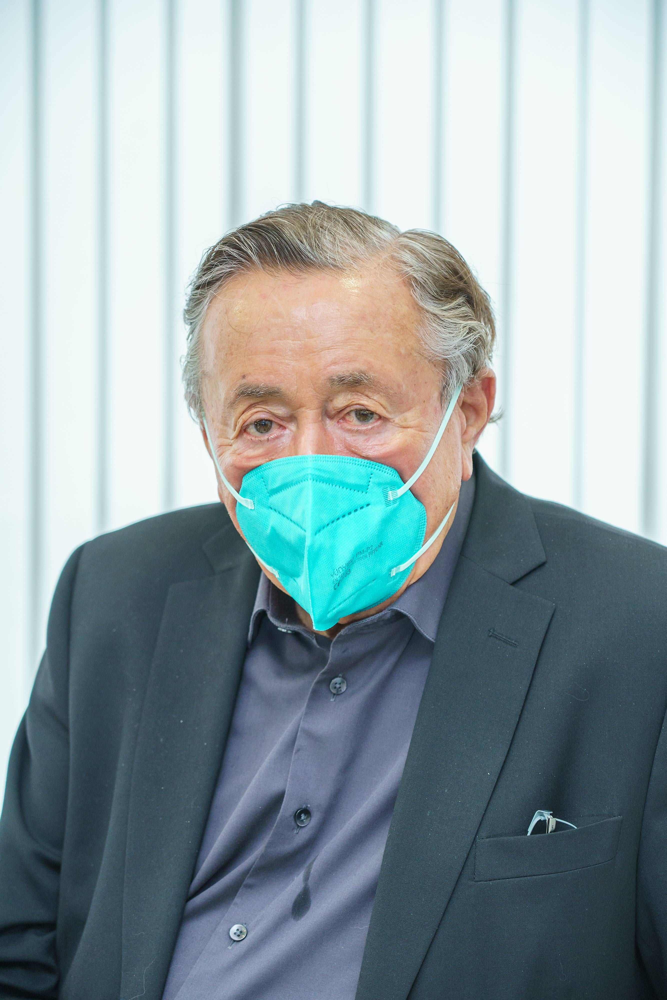 Richard Lugner will sich wieder schützen.