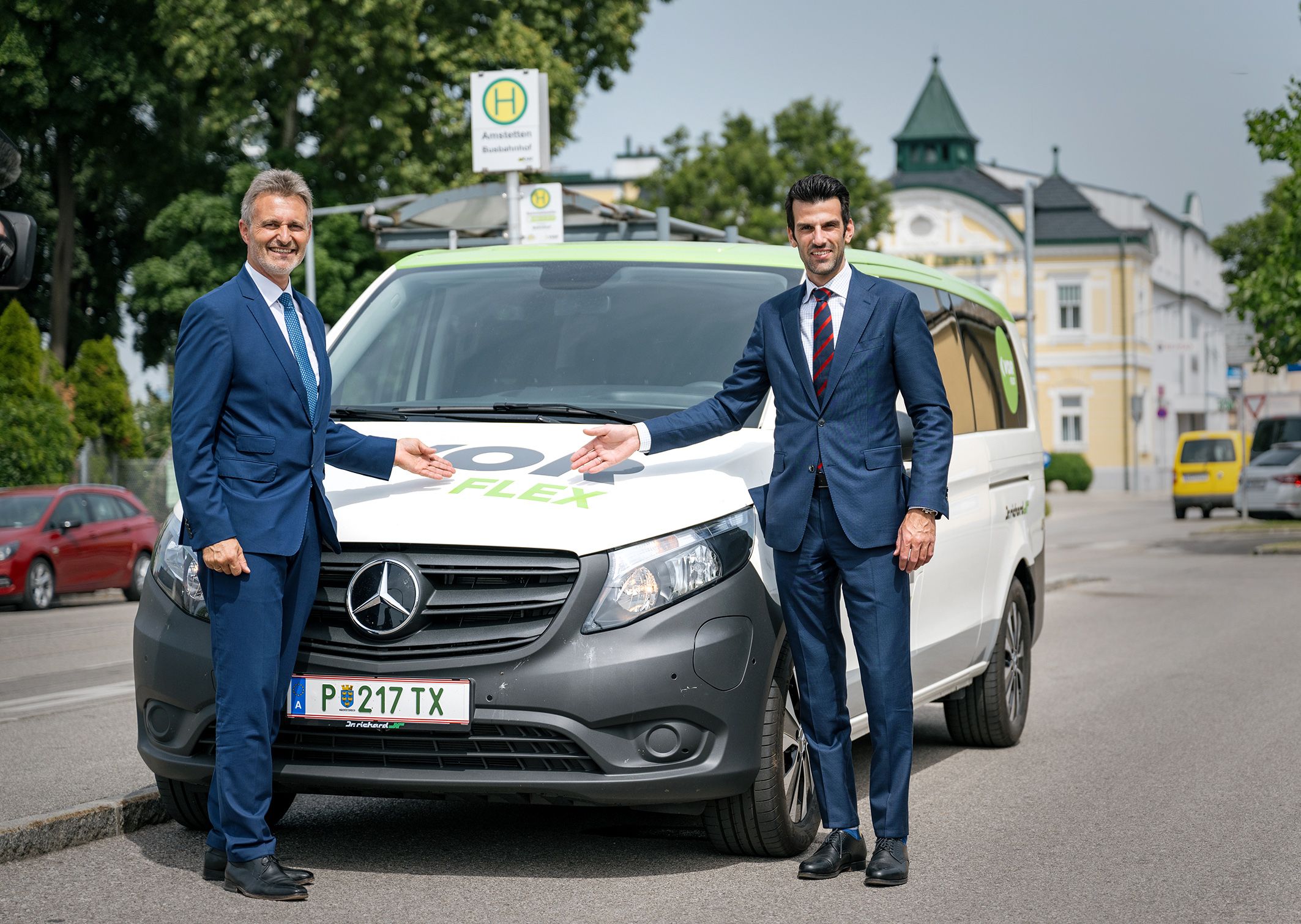 VOR-Manager Wolfgang Schroll und Verkehrslandesrat Udo Landbauer (FPÖ).