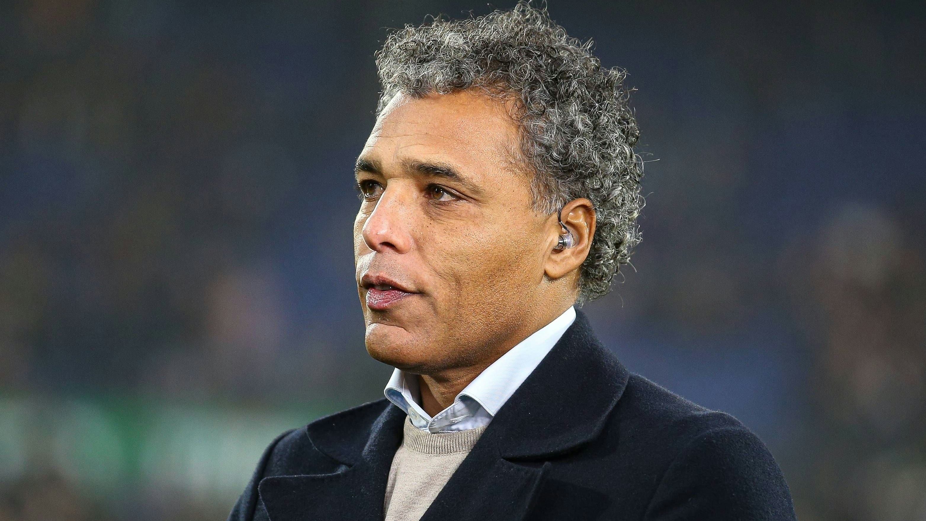 Pierre van Hooijdonk glaubt nicht daran, dass eine Frau eine Männer-Team coacht. 