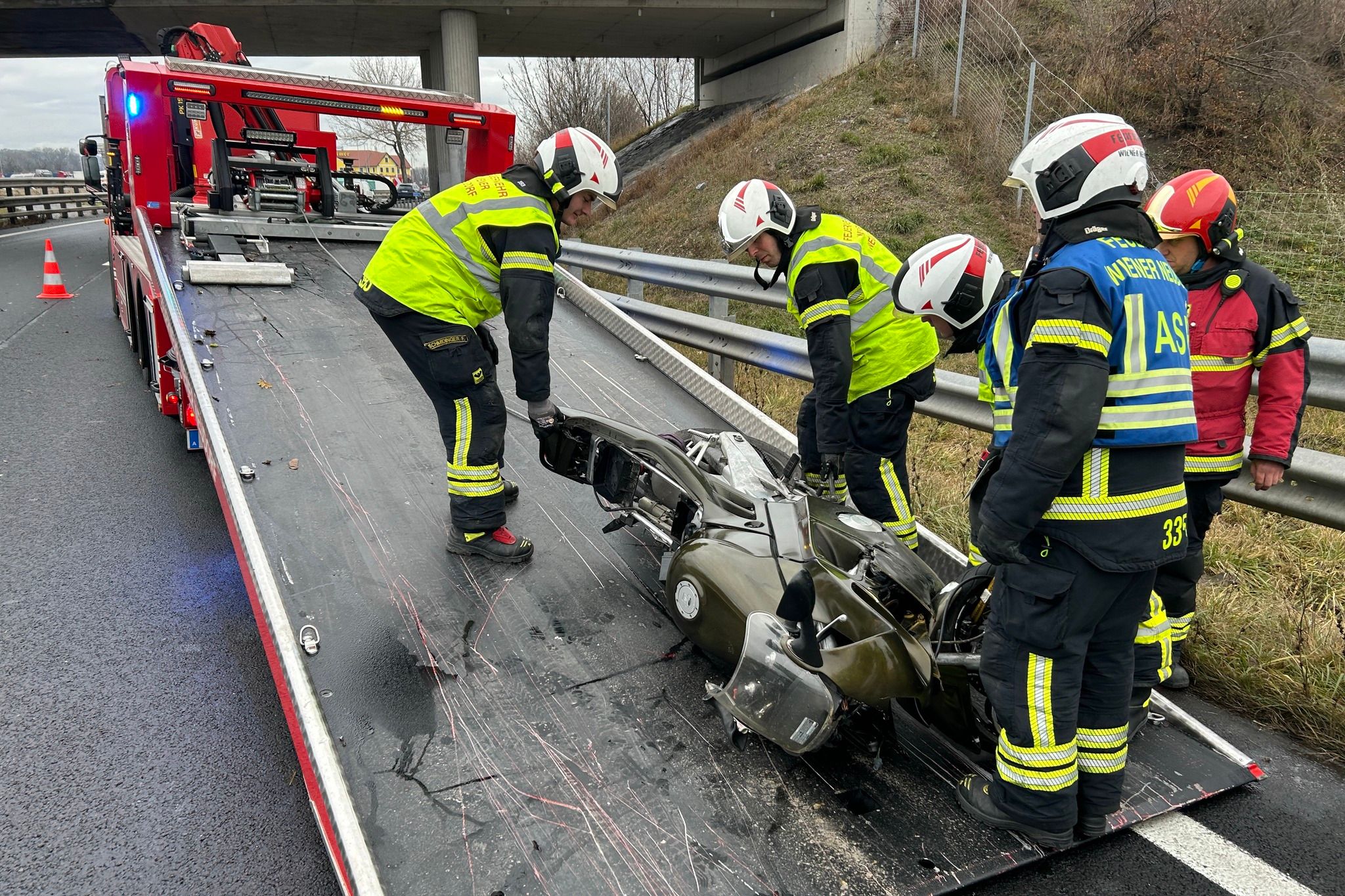 Junge Bikerin Bei Motorradunfall Schwer Verletzt | Heute.at