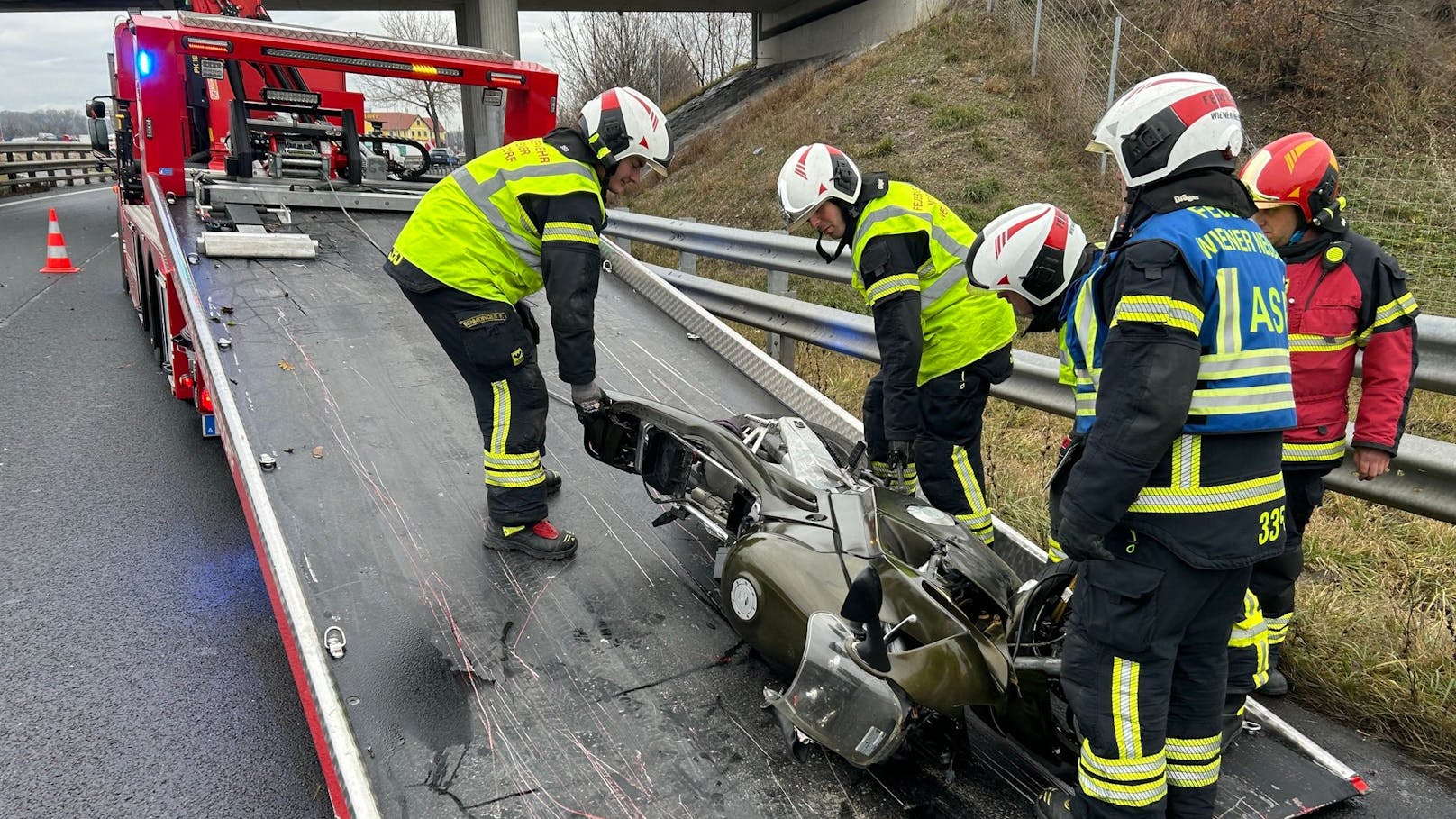 Auf Höhe des Autobahnknotens Guntramsdorf (Mödling) kam es zu einem schweren Unfall.