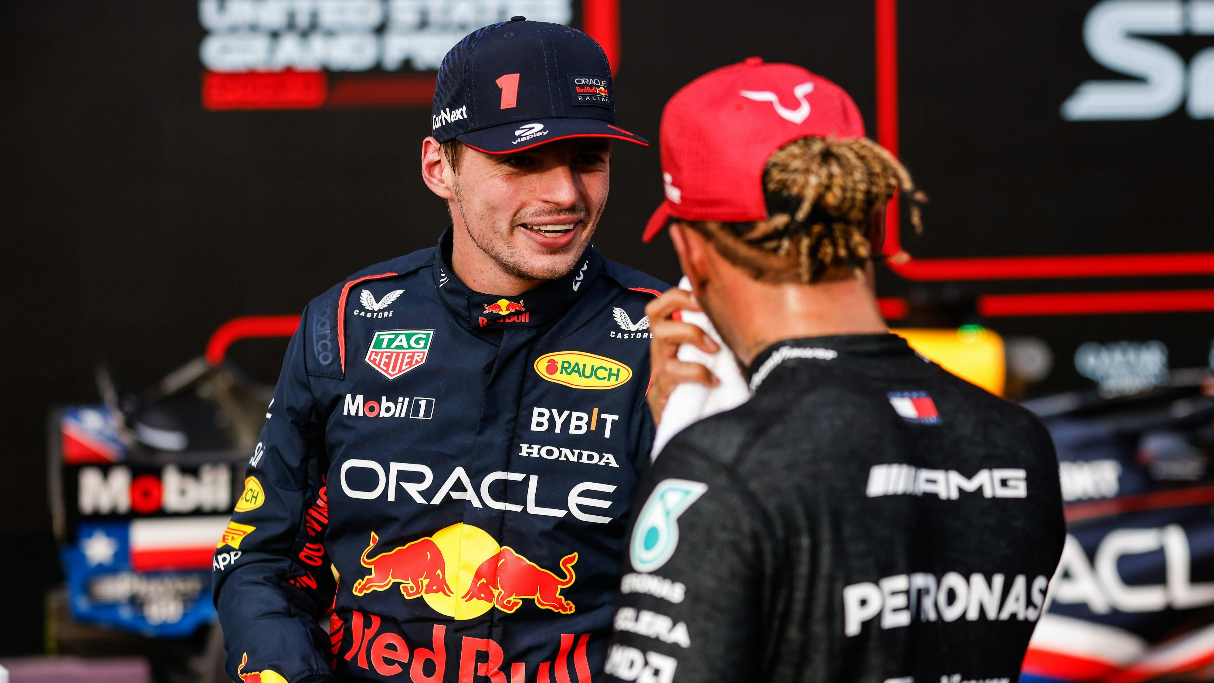 Max Verstappen spricht über die Durststrecke von Lewis Hamilton. 