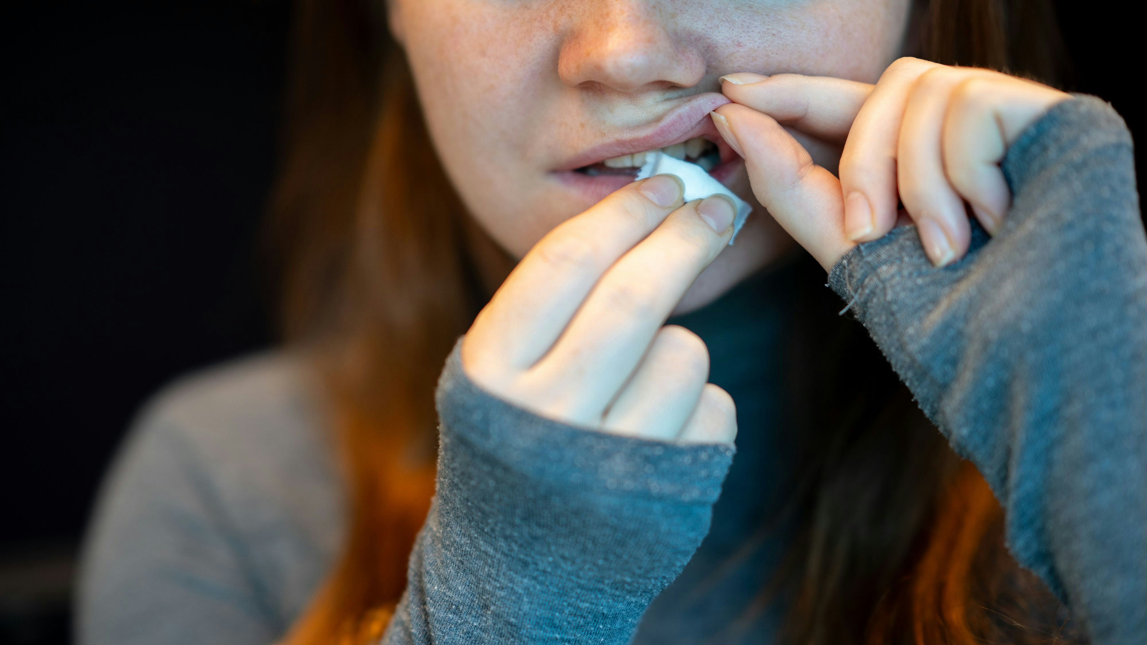 Download von www.picturedesk.com am 15.12.2023 (09:14).  Oslo 20230901 Illustrative images of snus (type of snuff) and snus use Photo: Annika Byrde / NTB - 20230901_PD3796 - Rechteinfo: Rights Managed (RM)