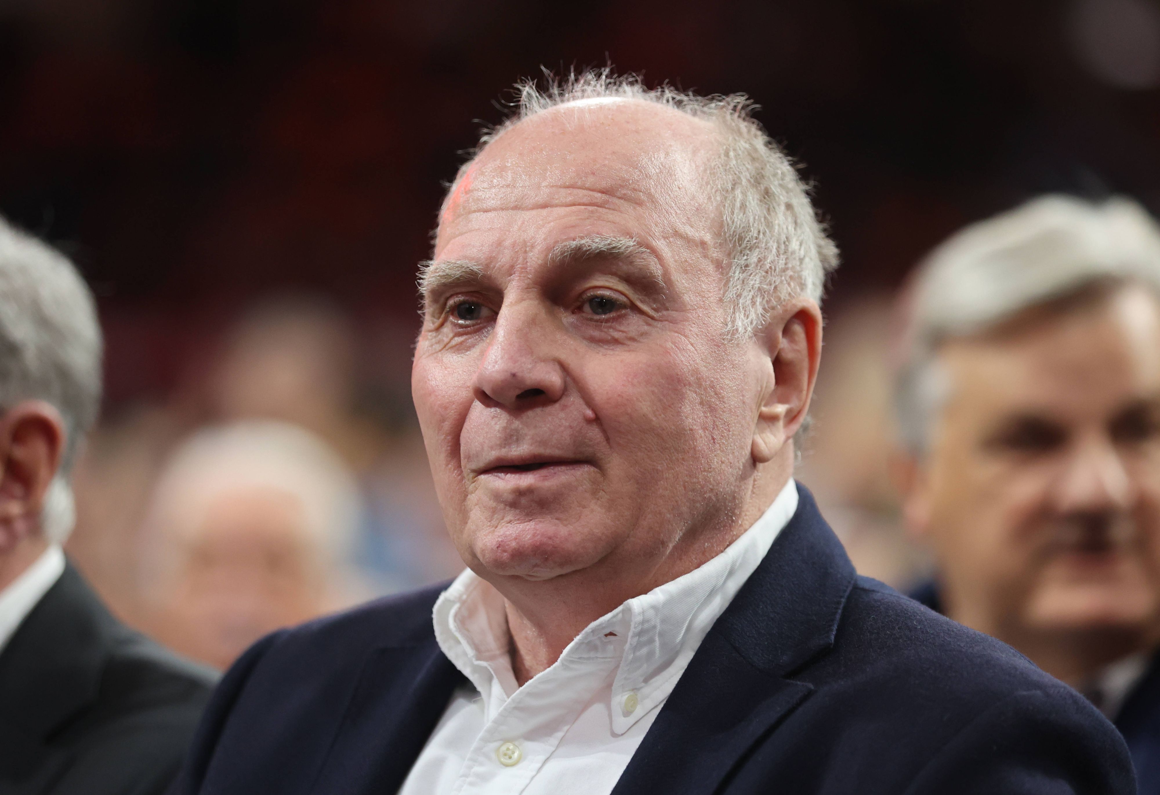 Uli Hoeneß verrät, wie viel er für wohltätige Zwecke spendet.