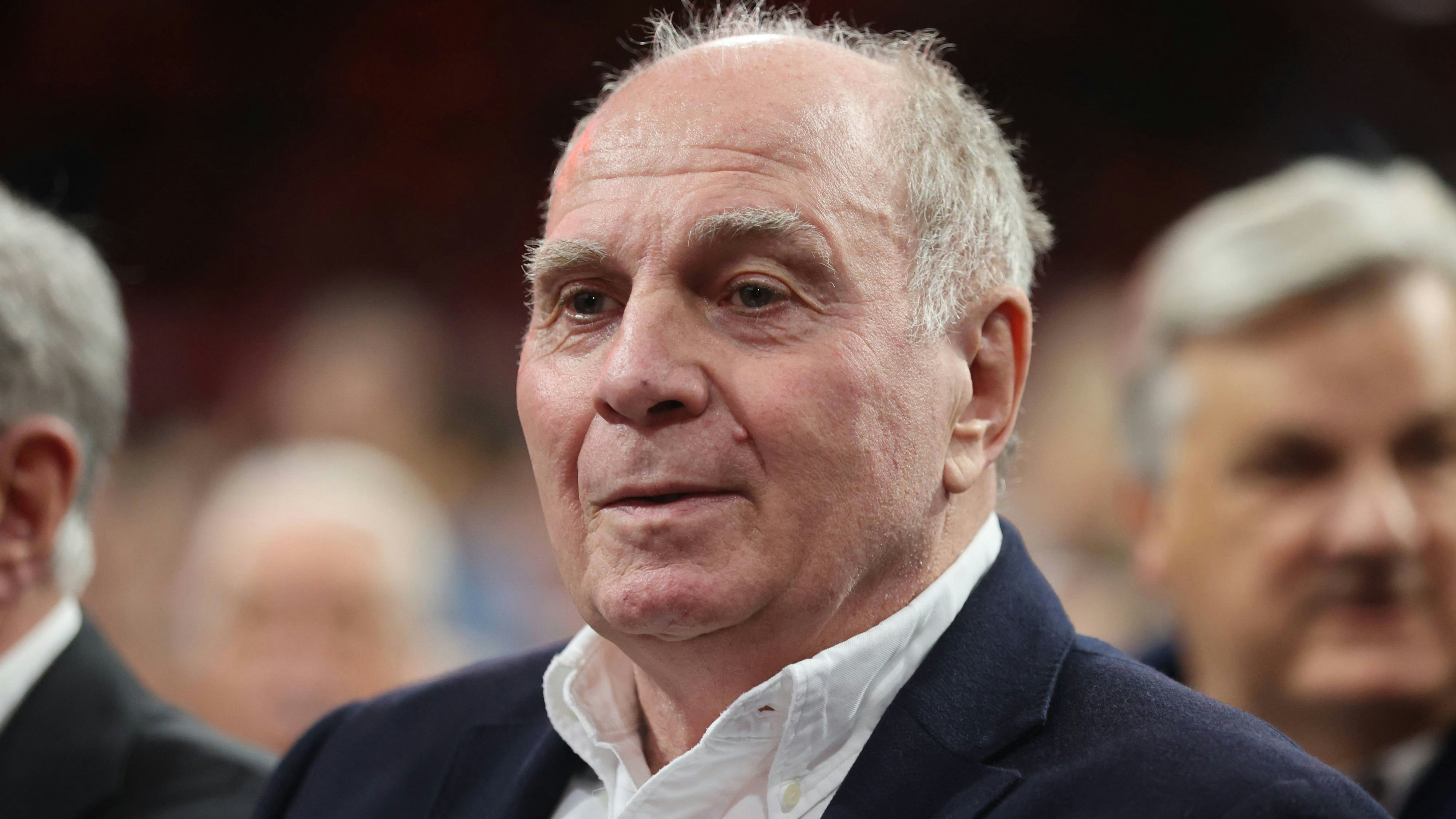 Uli Hoeneß verrät, wie viel er für wohltätige Zwecke spendet. 