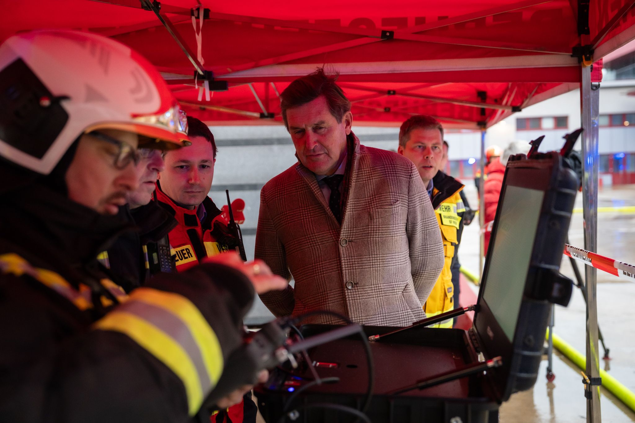Die Berufsfeuerwehr Wien testet jetzt Drohnen bei ihren Einsätzen im Stadtgebiet.