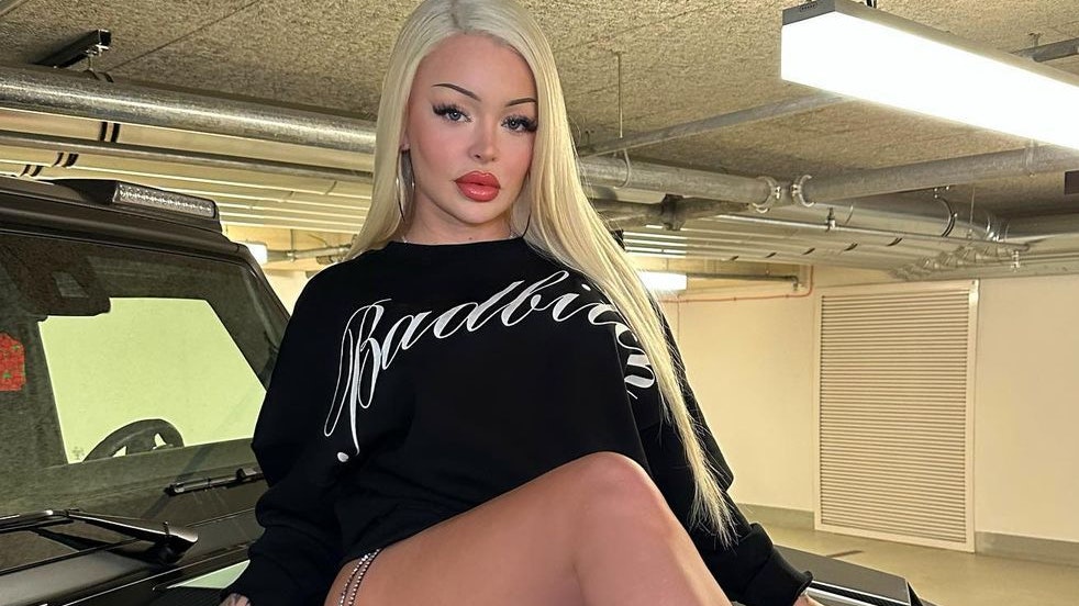 Katja lässt nichts anbrennen und stellt sich den schlüpfrigen Fragen ihrer Fans.