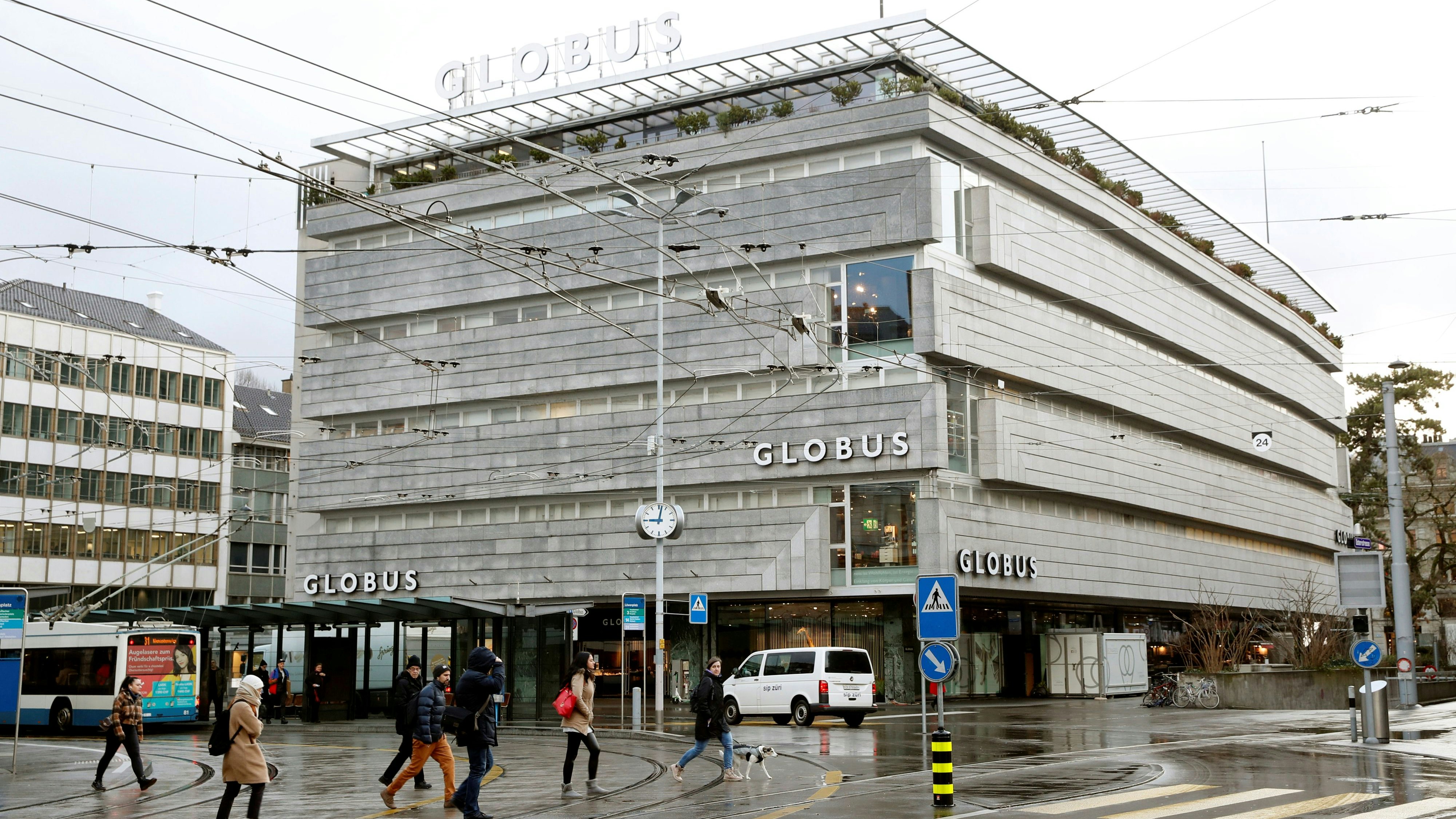 Seit über 100 Jahren residiert Globus am Zürcher Löwenplatz. Nun befindet sich der Besitzer des glitzernden Gebäudes aber in akuter Geldnot.