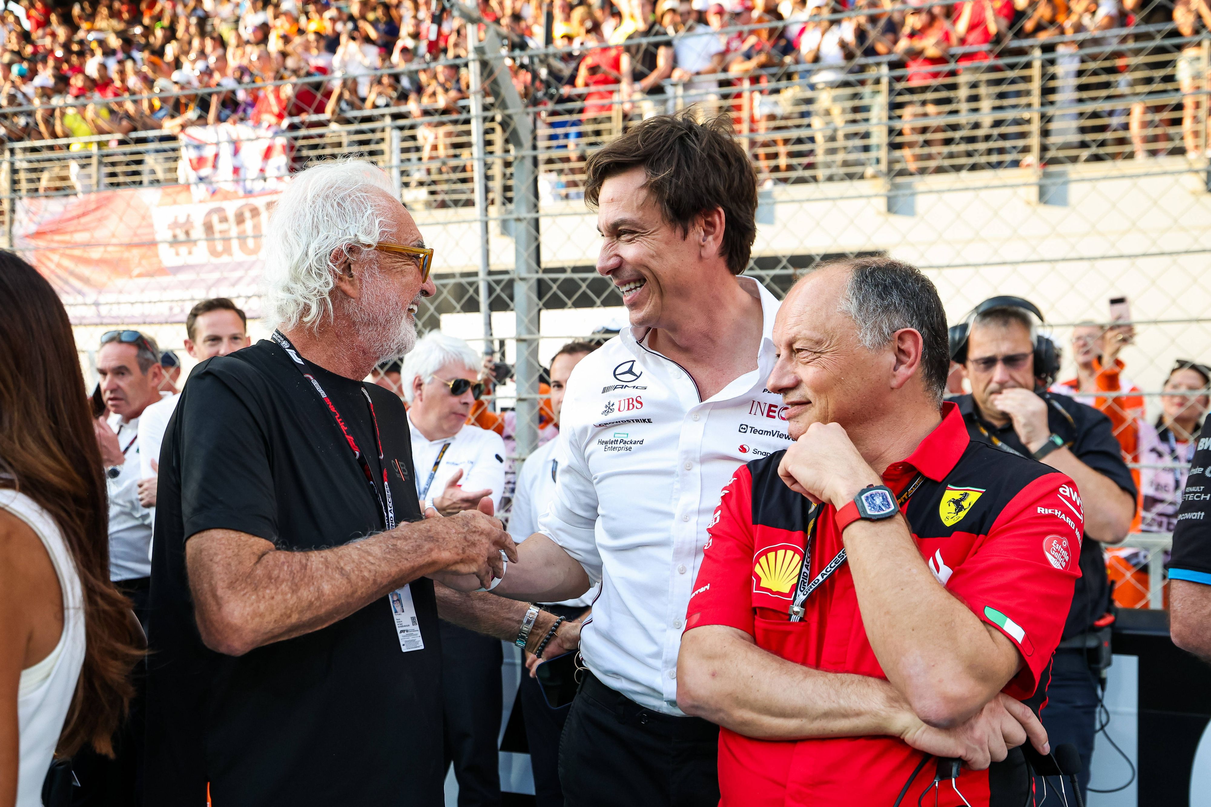 Toto Wolff (Mitte) und Frederic Vasseur (rechts)