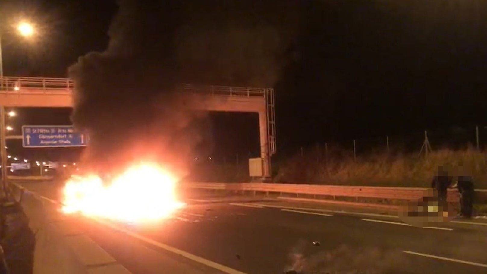 Feuer-Crash in Wien – Auto bei Tangente in Vollbrand
