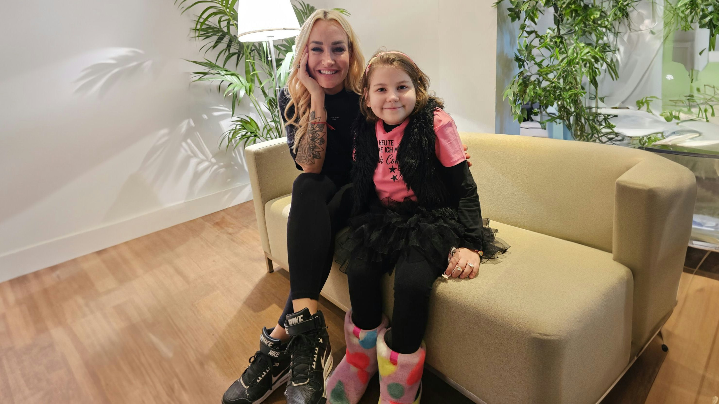 Sängerin Sarah Connor traf die lebenslustige Lina (9) nach dem Konzert.