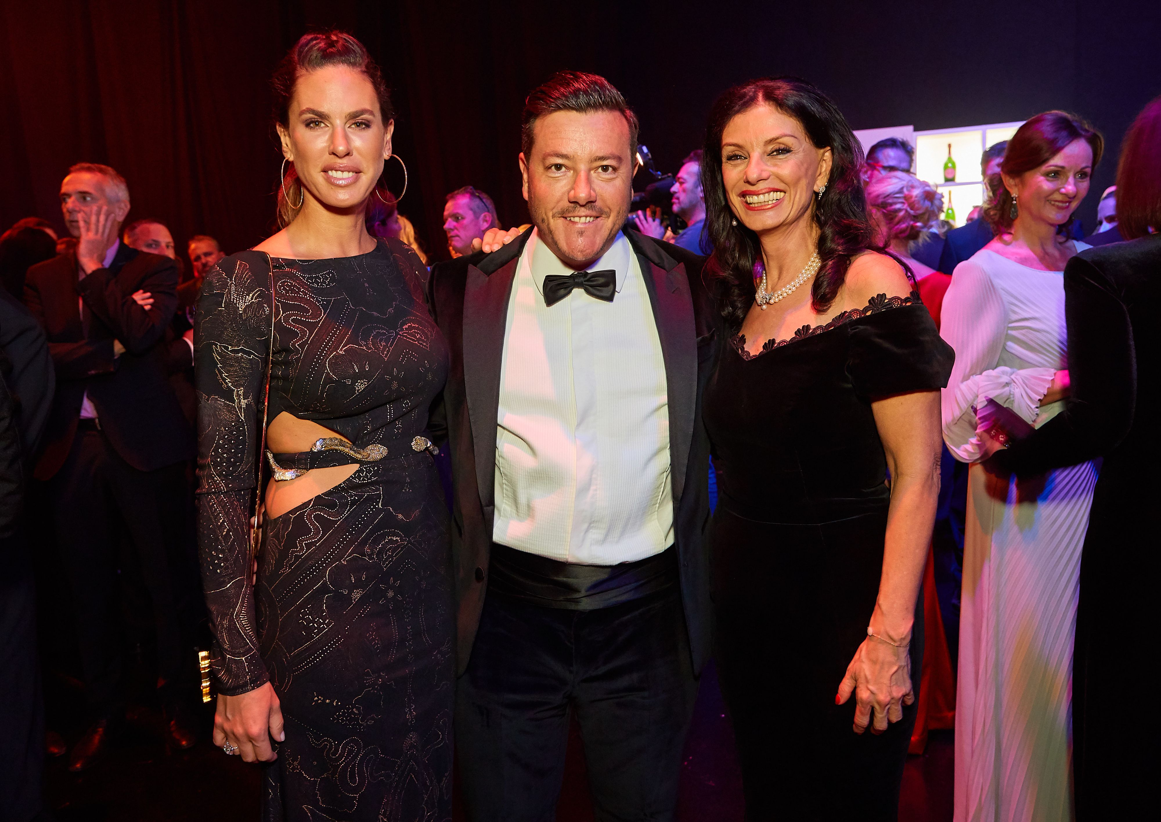 René Benko mit seiner Eherfrau Nathalie (links) und Ex-Hofreitschulen-Chefin Sonja Klima bei einer Gala im Jahr 2019.