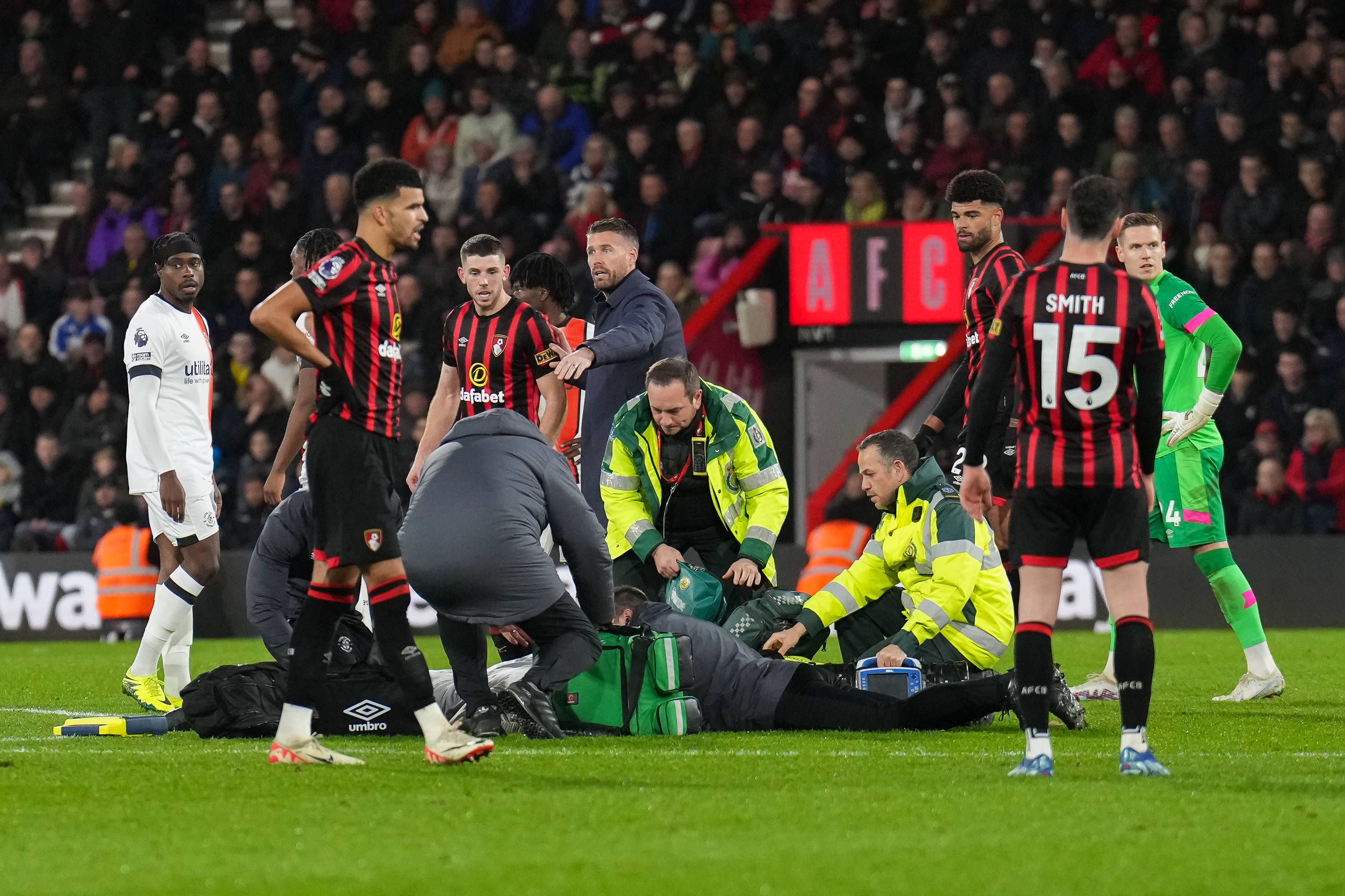 Das medizinische Personal reagierte schnell, konnte den Spieler reanimieren.