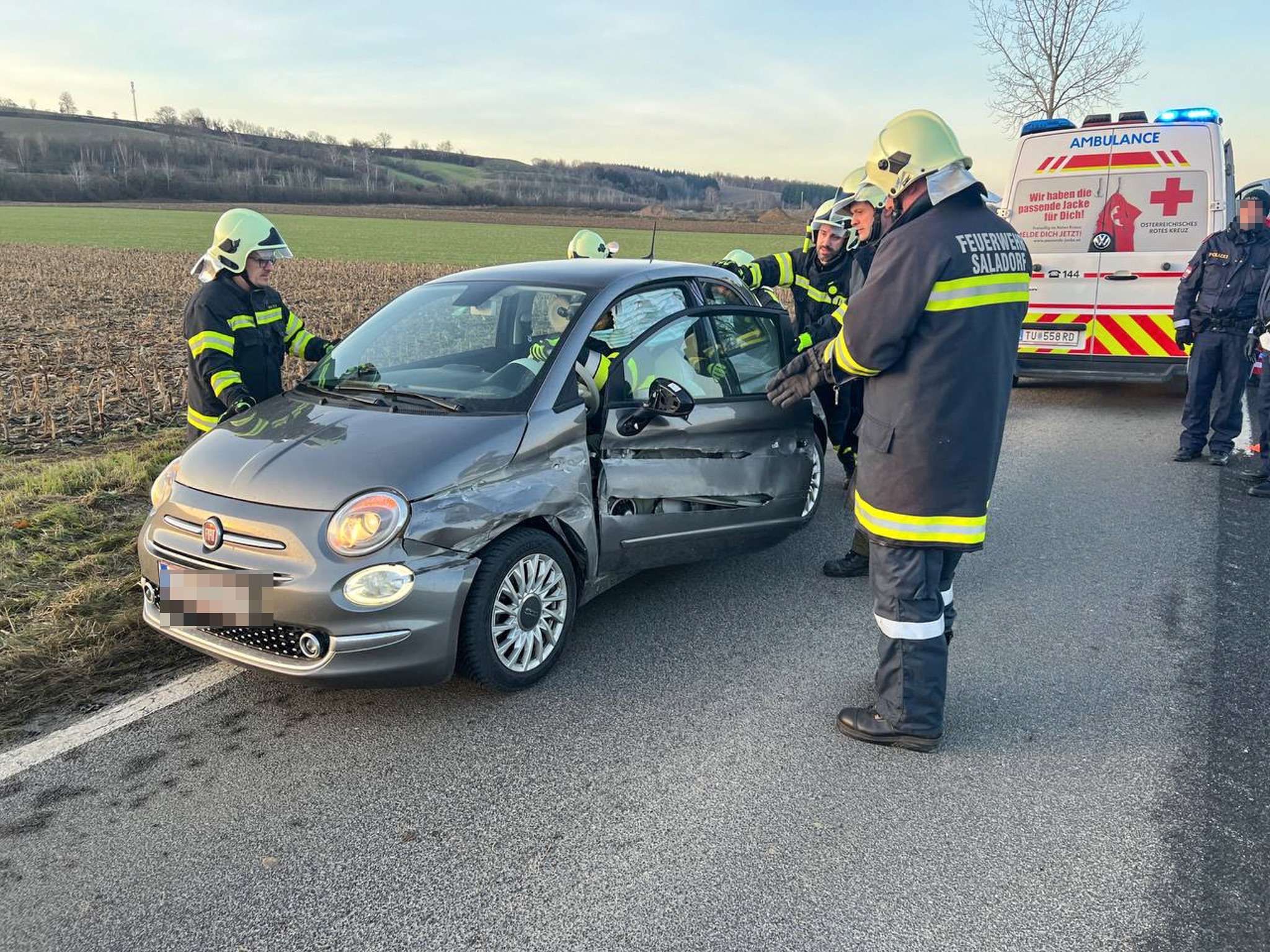 Der Fiat 500 der Lenkerin wurde bei dem Crash schwer beschädigt.