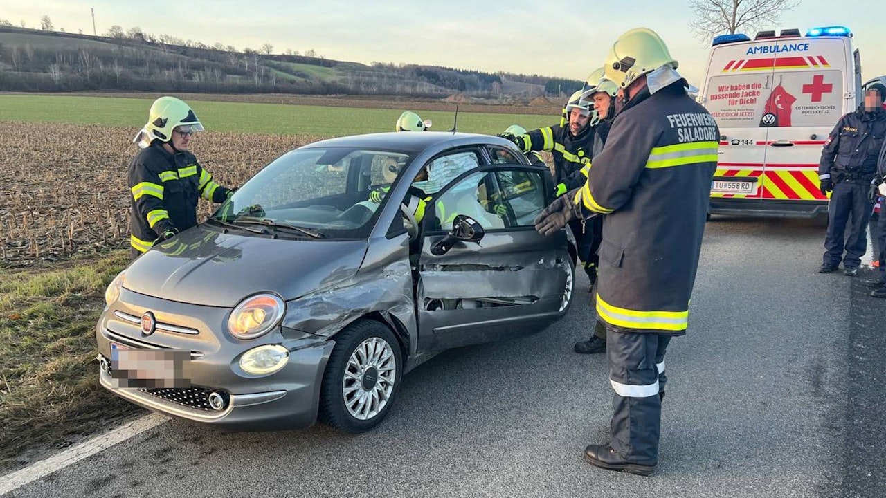 Heute.at - Frau schläft hinter Steuer ein, kracht gegen Baum
