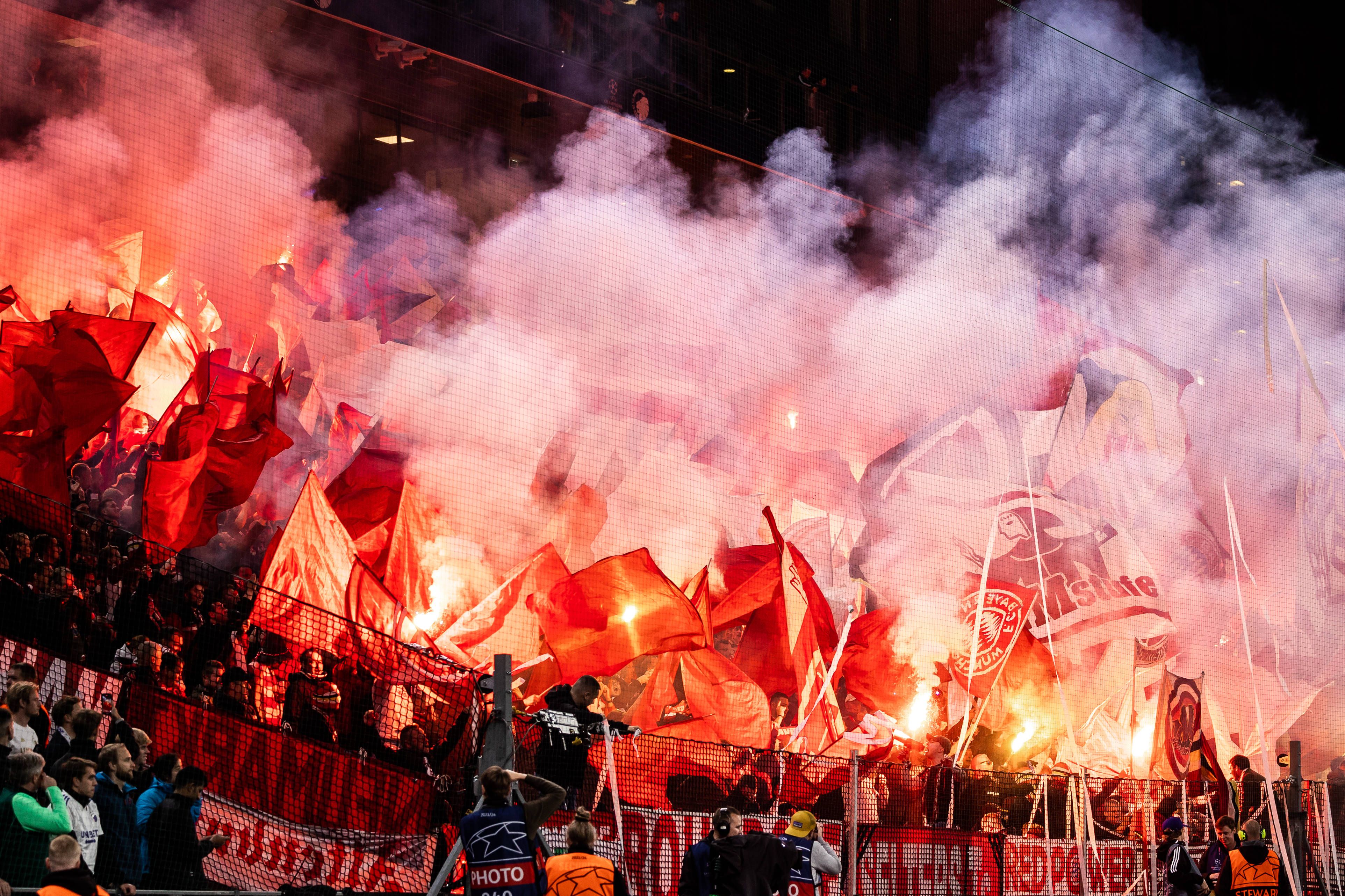 Schon beim Auswärtsspiel gegen Kopenhagen in der Champions League hatten die Bayern-Fans Pyrotechnik gezündet.