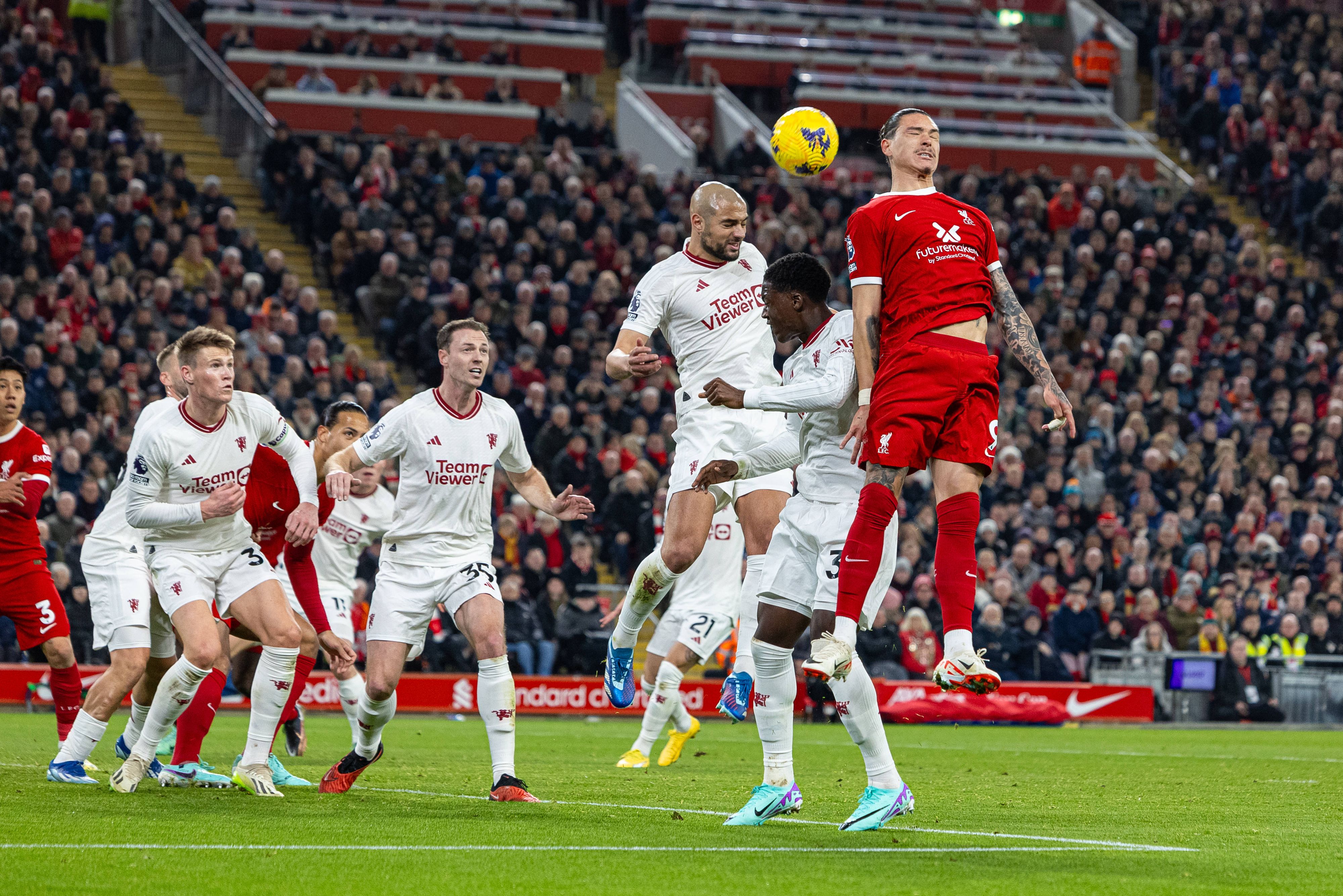 Der FC Liverpool ist nach dem 0:0 gegen Manchester United nicht mehr Tabellenführer.
