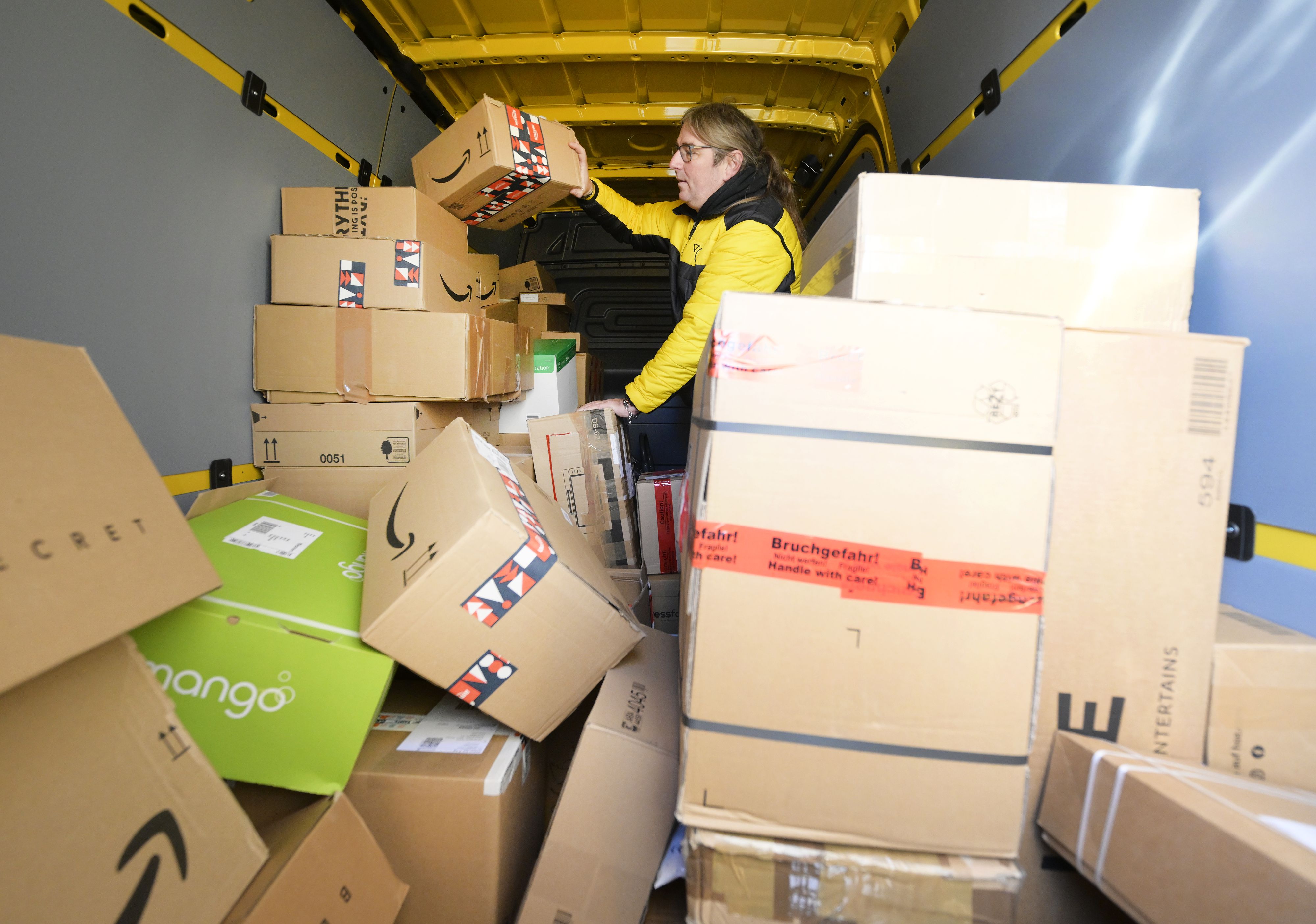 Für die Sonntagszustellungen setzt die Post auf externe Transportunternehmen&nbsp;– noch. (Symbolbild)