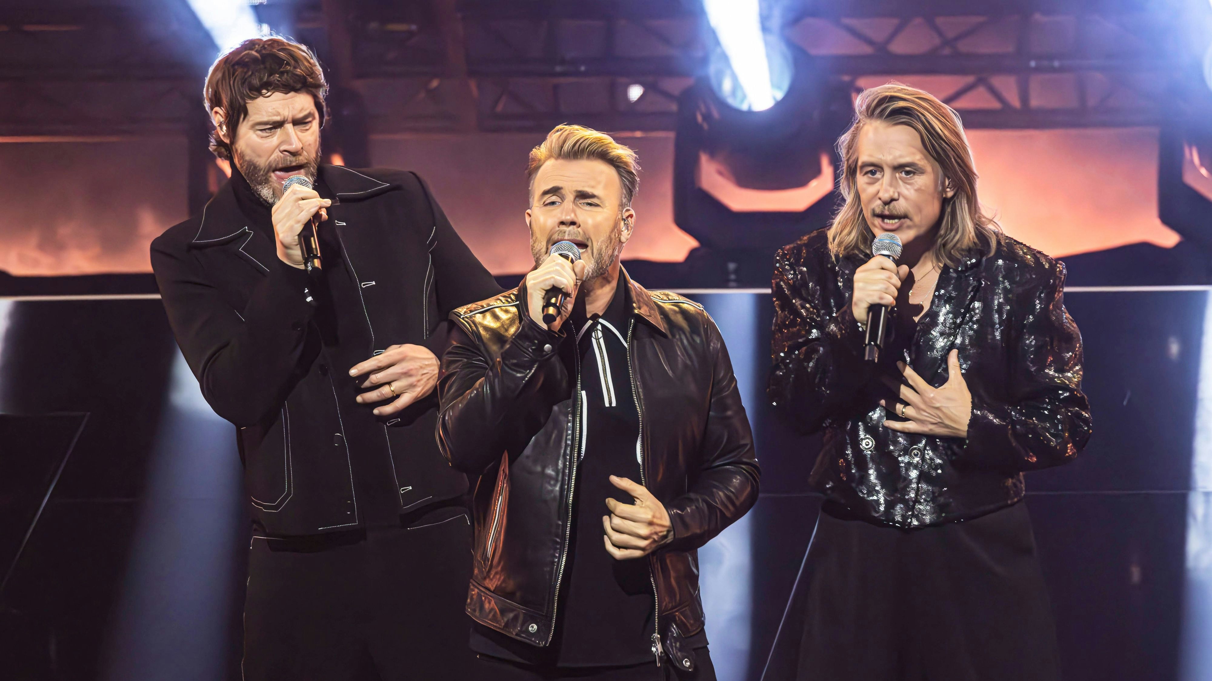 Thomas Gottschalk und seine letzte ZDF-Sendung Wetten, dass. Es ist das Ende einer TV-Ära. Die Sendung wurde live im ZDF übertragen. Der Auftritt von Take That. // 25.11.2023: Offenburg, Baden-Württemberg, Deutschland, Europa *** Thomas Gottschalk and his last ZDF show Wetten, dass Its the end of a TV era The show was broadcast live on ZDF The performance of Take That 25 11 2023 Offenburg, Baden Württemberg, Germany, Europe