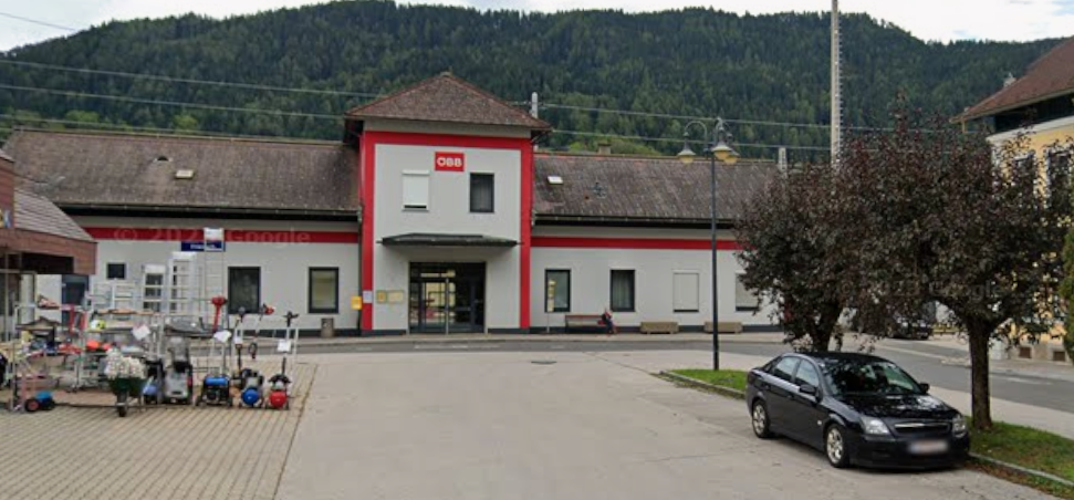 Blick auf den Bahnhof in Friesach. 