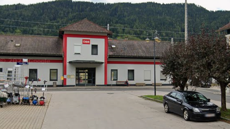 Blick auf den Bahnhof in Friesach. 