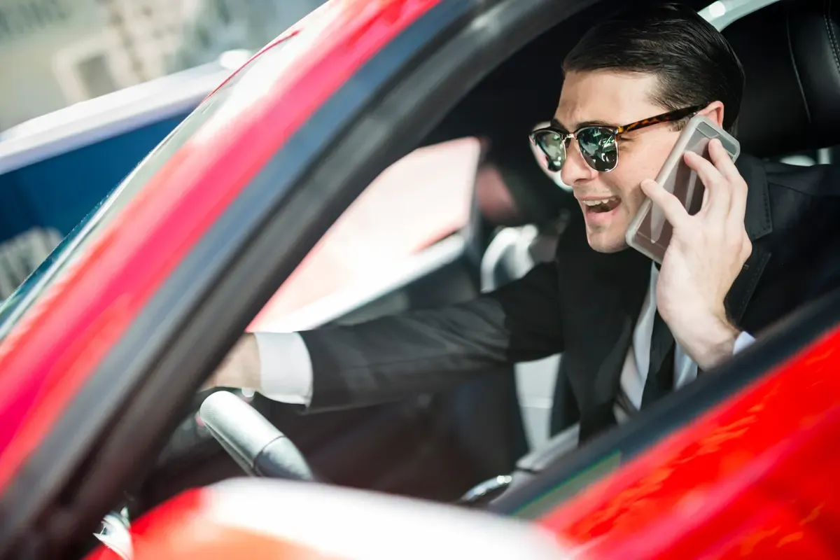 Je kräftiger das Auto, desto schwächer die Banker-Leistung: Das besagt eine Studie.