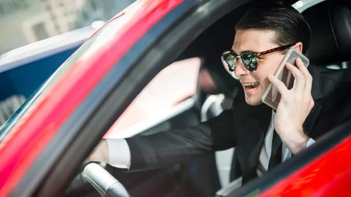 Je kräftiger das Auto, desto schwächer die Banker-Leistung: Das besagt eine Studie.