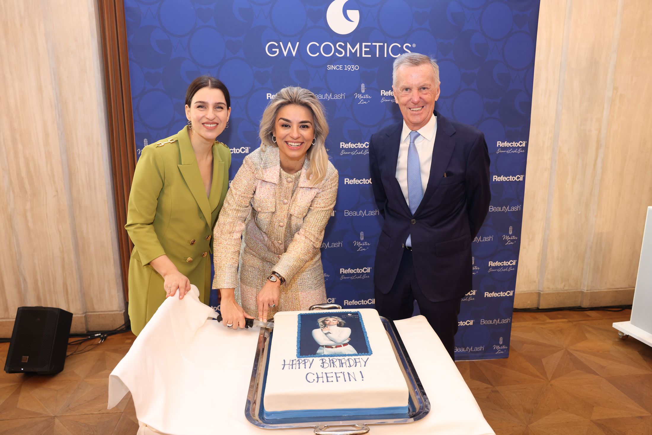 Geburtstagskind Amra mit Ehemann Rainer Daisenhammer und Opern-Star Asmik Grigorian.