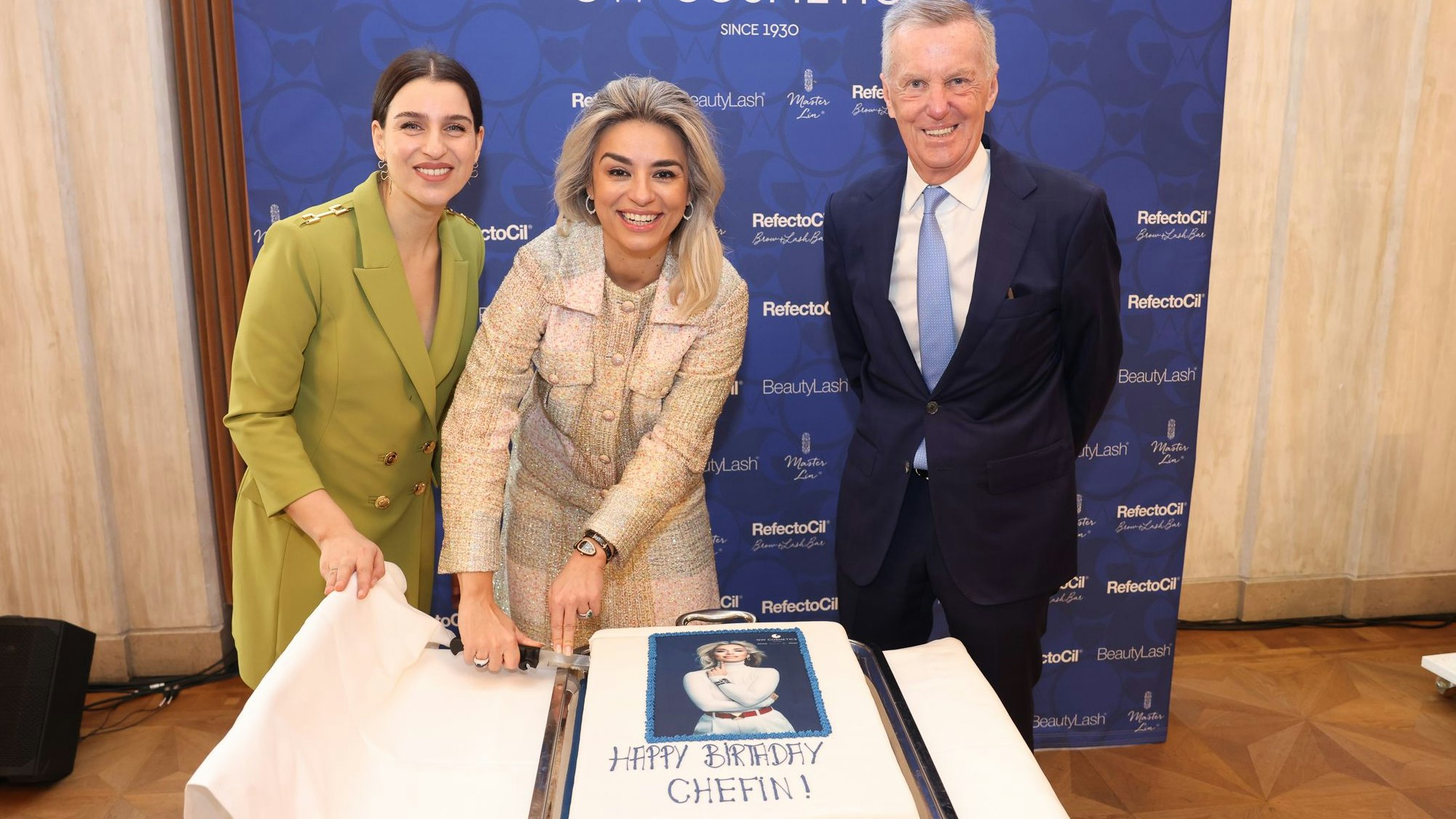 Geburtstagskind Amra mit Ehemann Rainer Daisenhammer und Opern-Star Asmik Grigorian.